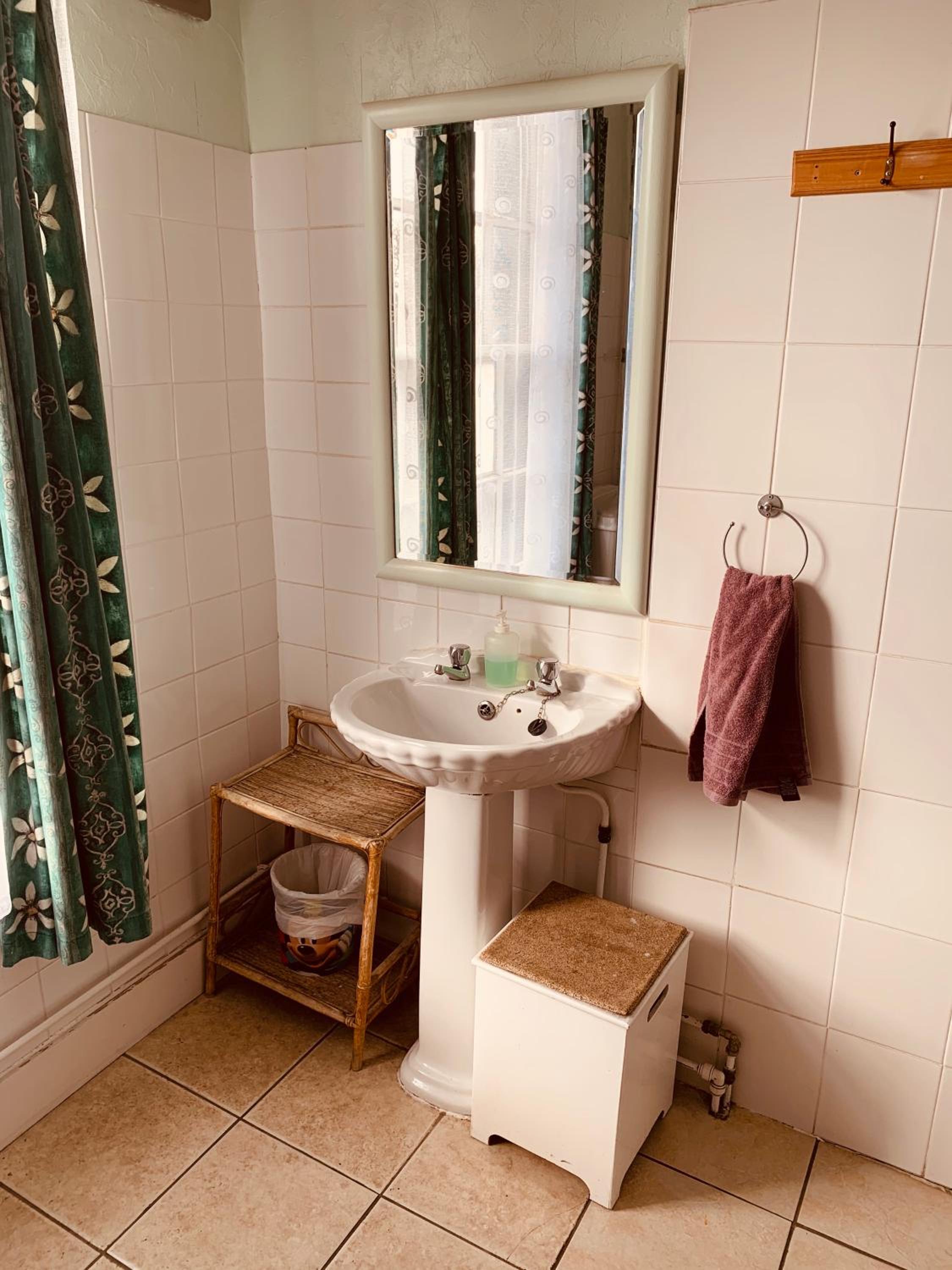 Single Room with Shared Bathroom photo 1