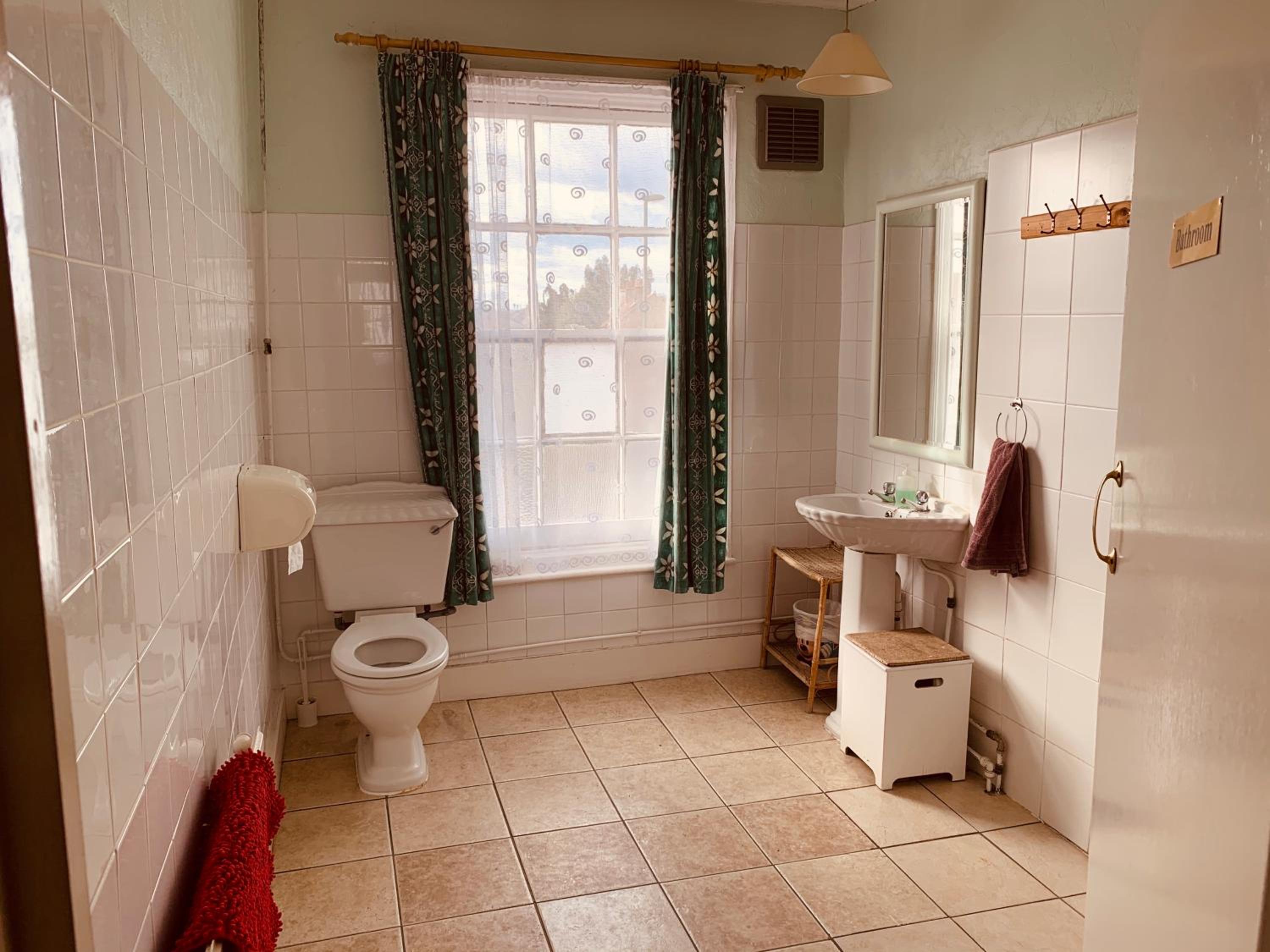 Single Room with Shared Bathroom photo 3