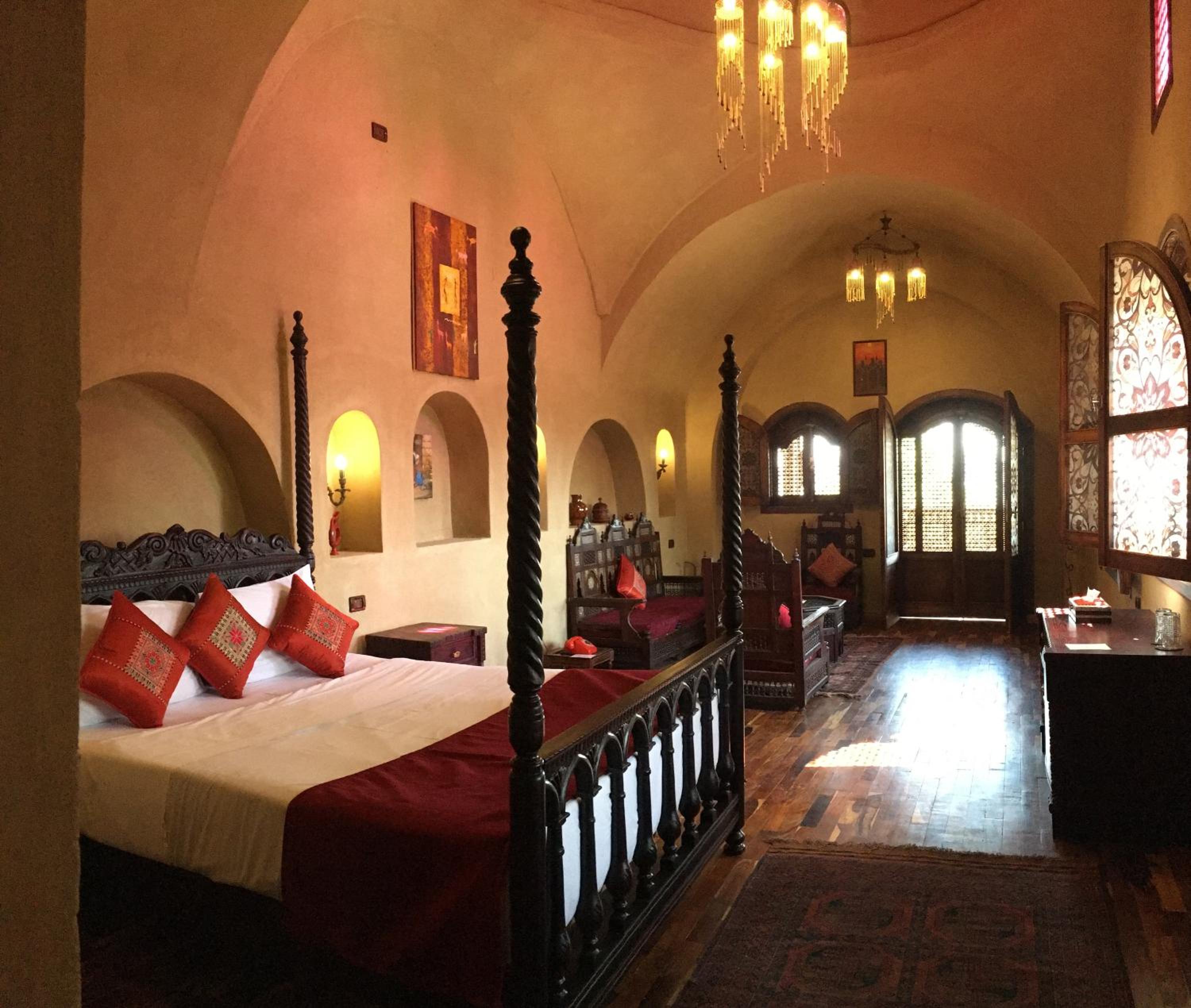 Queen Room with Balcony - Ruby photo 2