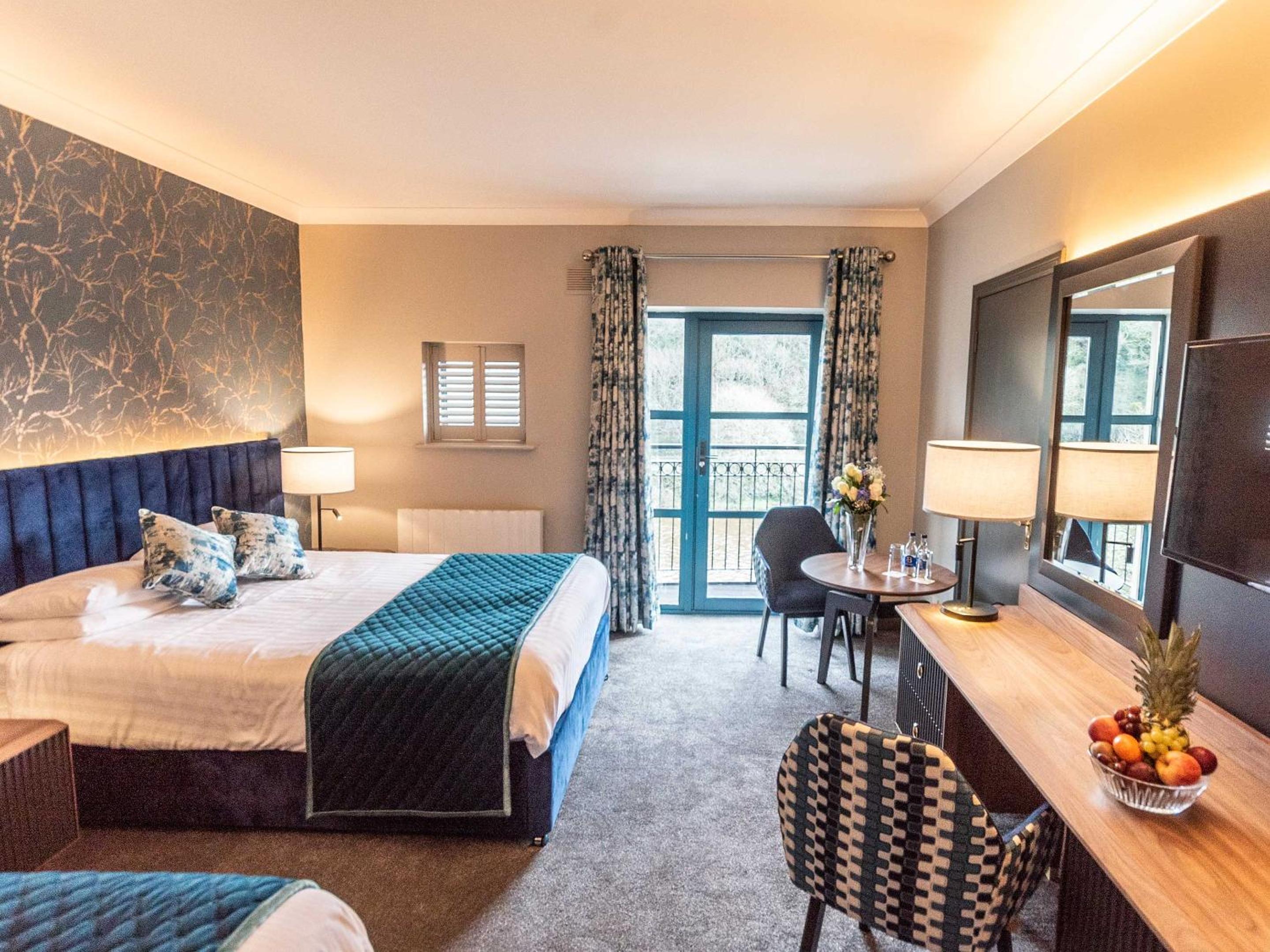 Double or Twin Room with Balcony - Photo 1