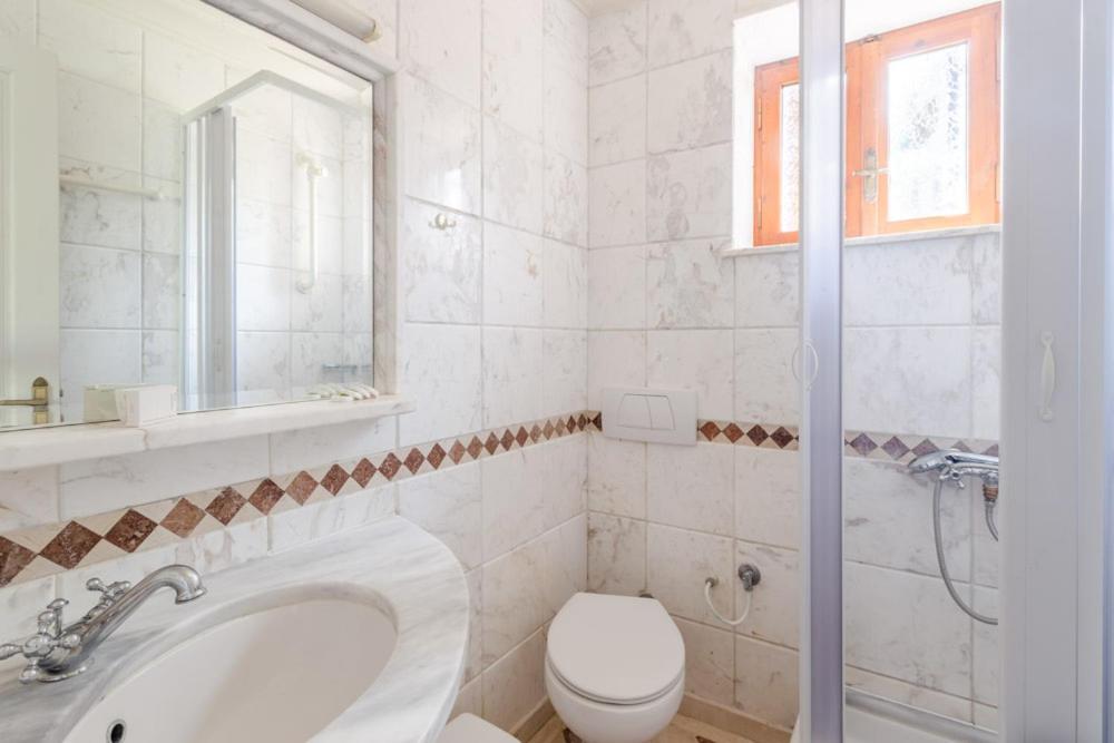 One-Bedroom Stone House with Sea View photo 2