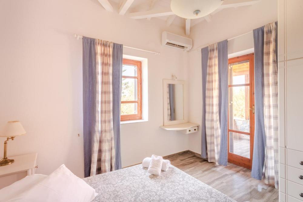 One-Bedroom Stone House with Sea View photo 3