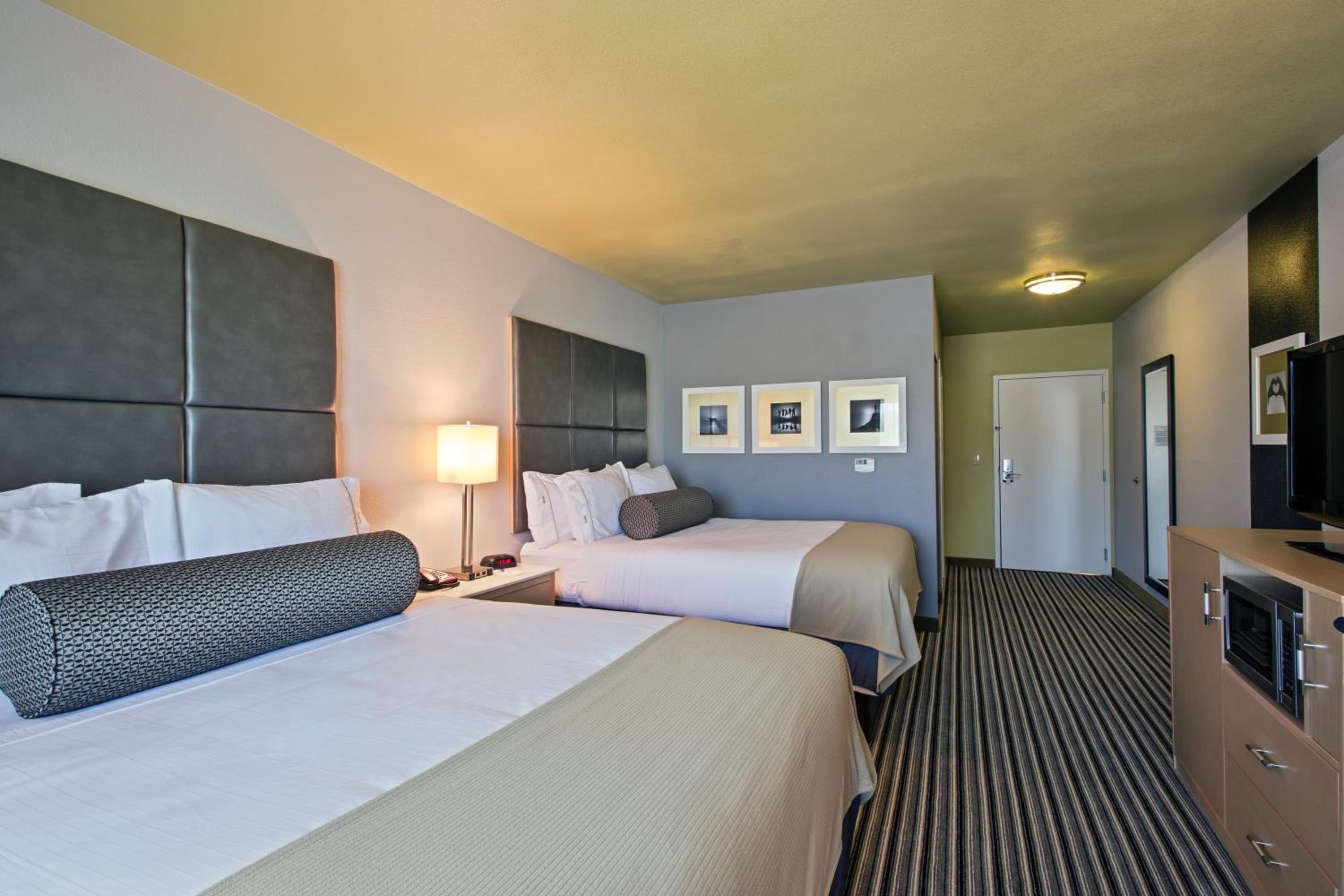 Queen Room with Two Queen Beds - Disability Access Hearing Accessible - Roll-In Shower photo 1