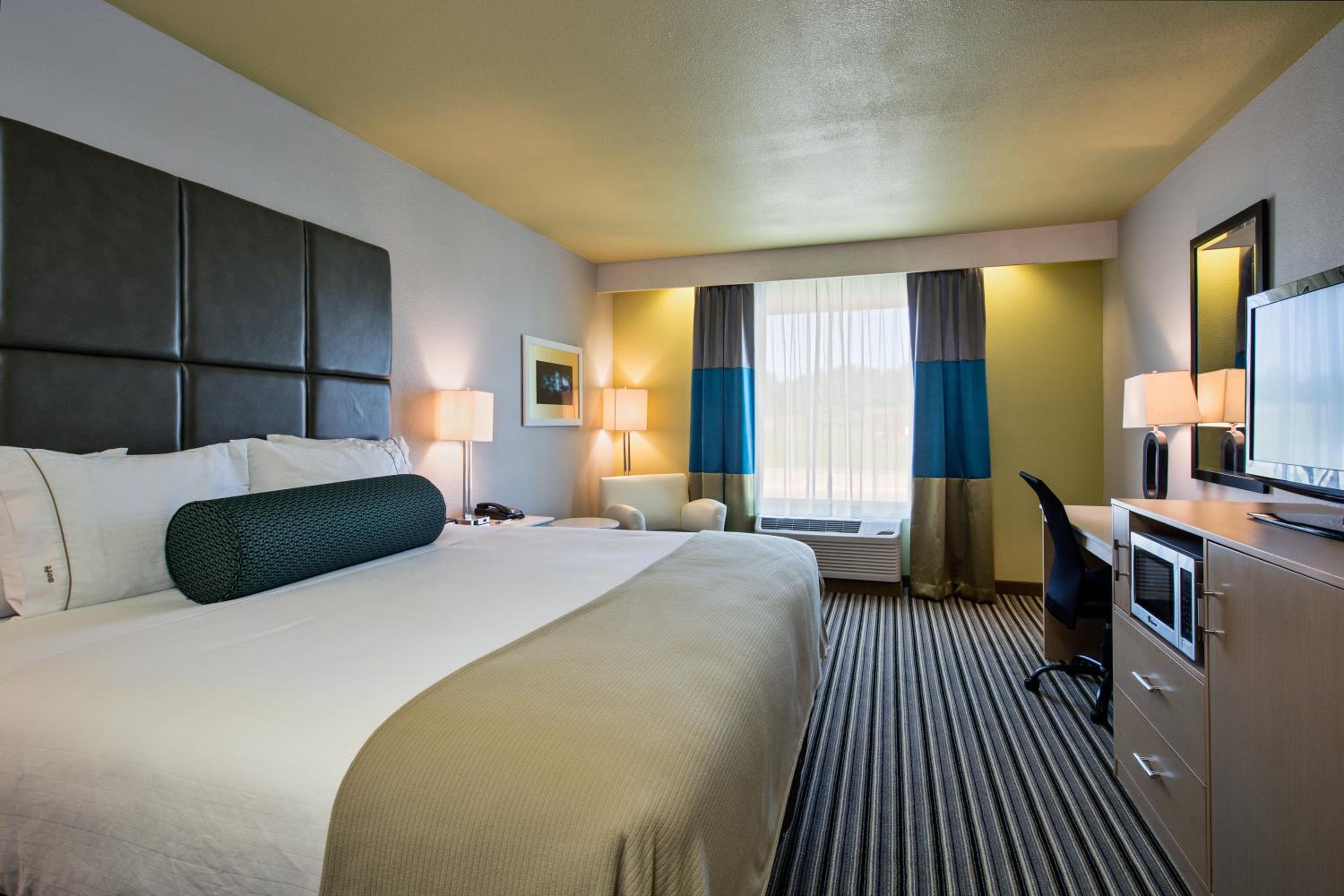 King Room - Mobility Access/Hearing Accessible photo 2