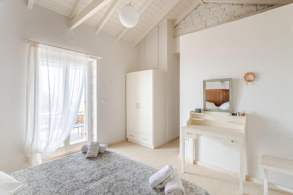 Two-Bedroom Stone Maisonette photo 2