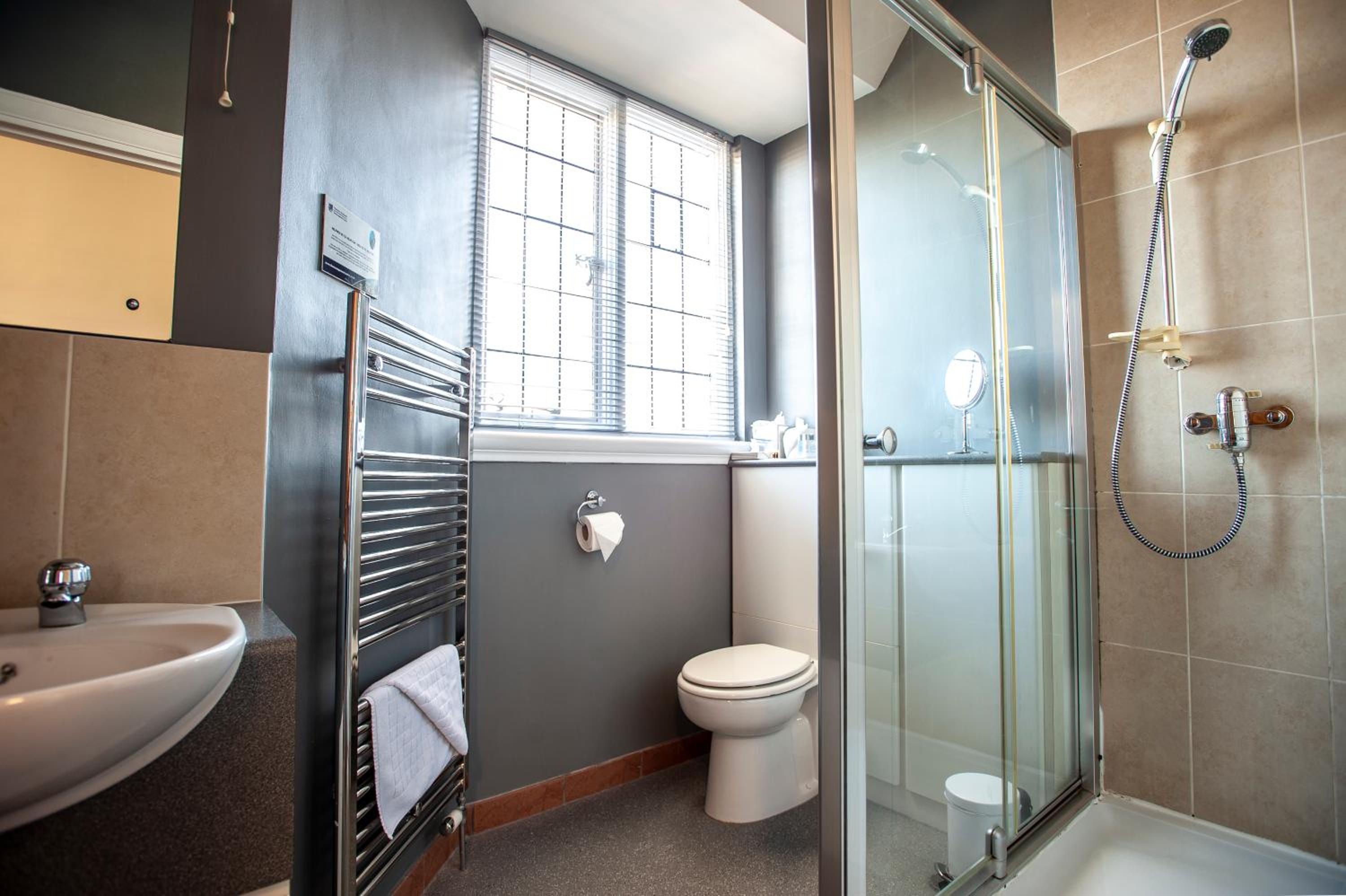 Executive King Room - Photo 9