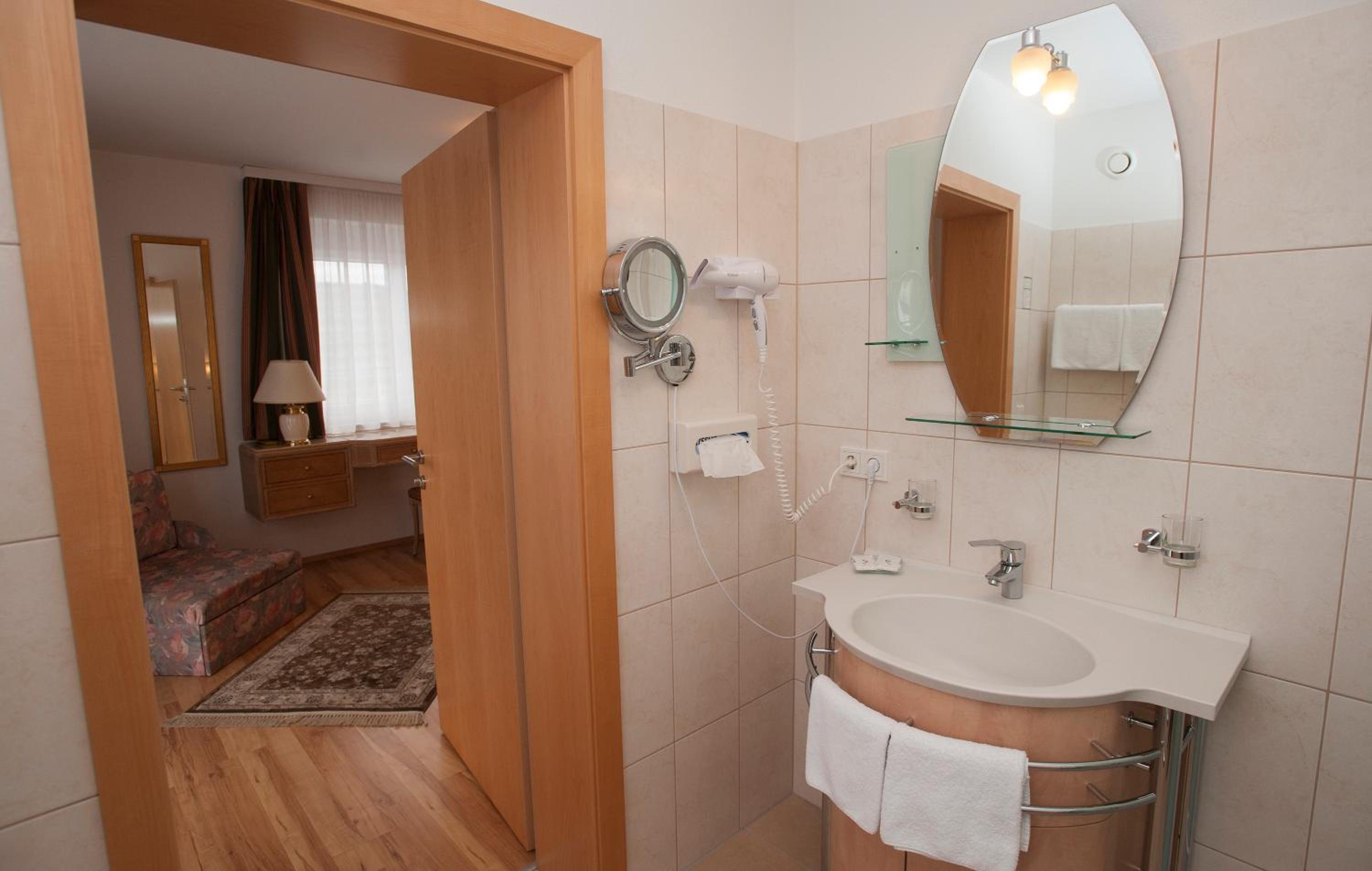 Deluxe Double Room with Balcony photo 2