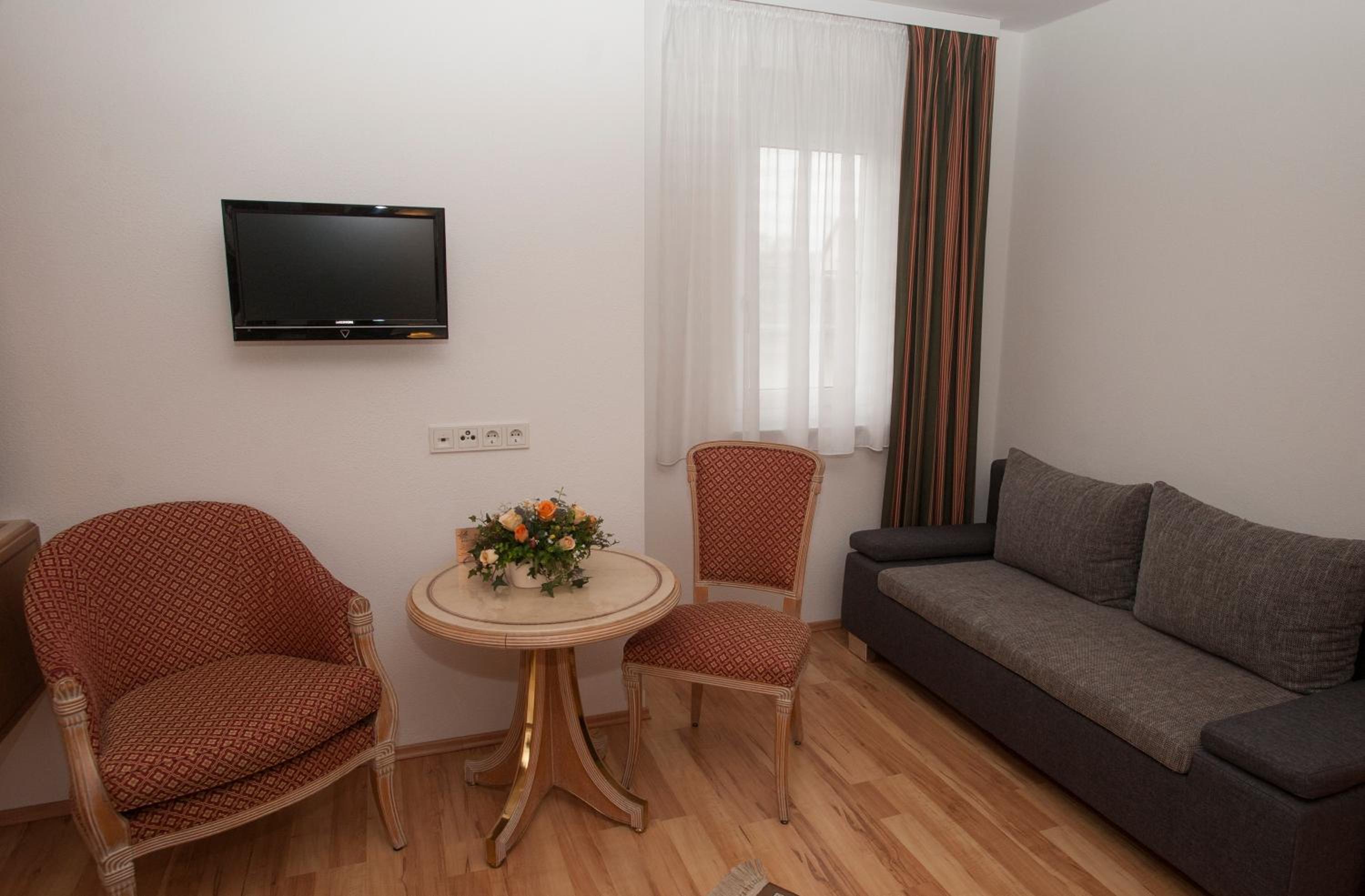 Deluxe Double Room with Balcony photo 3