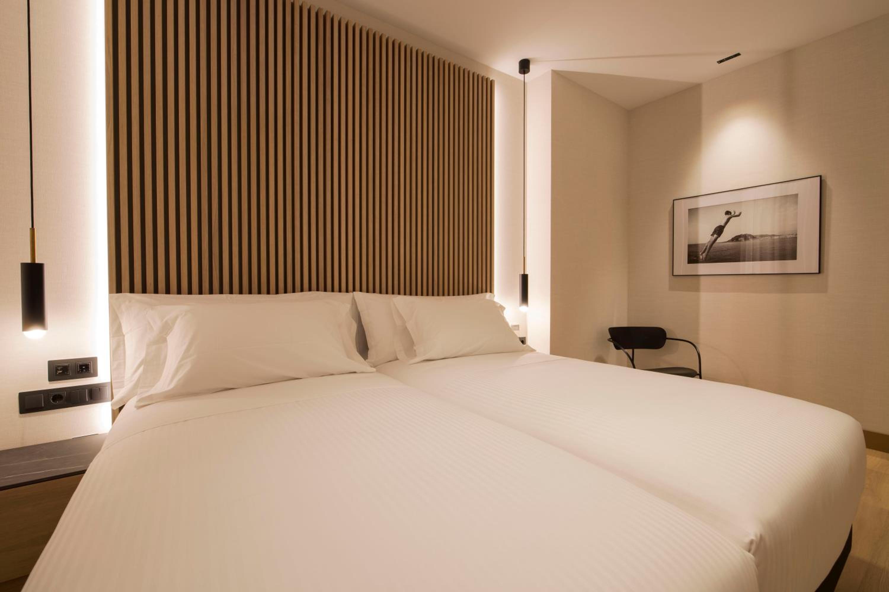 Twin Room - Photo 3