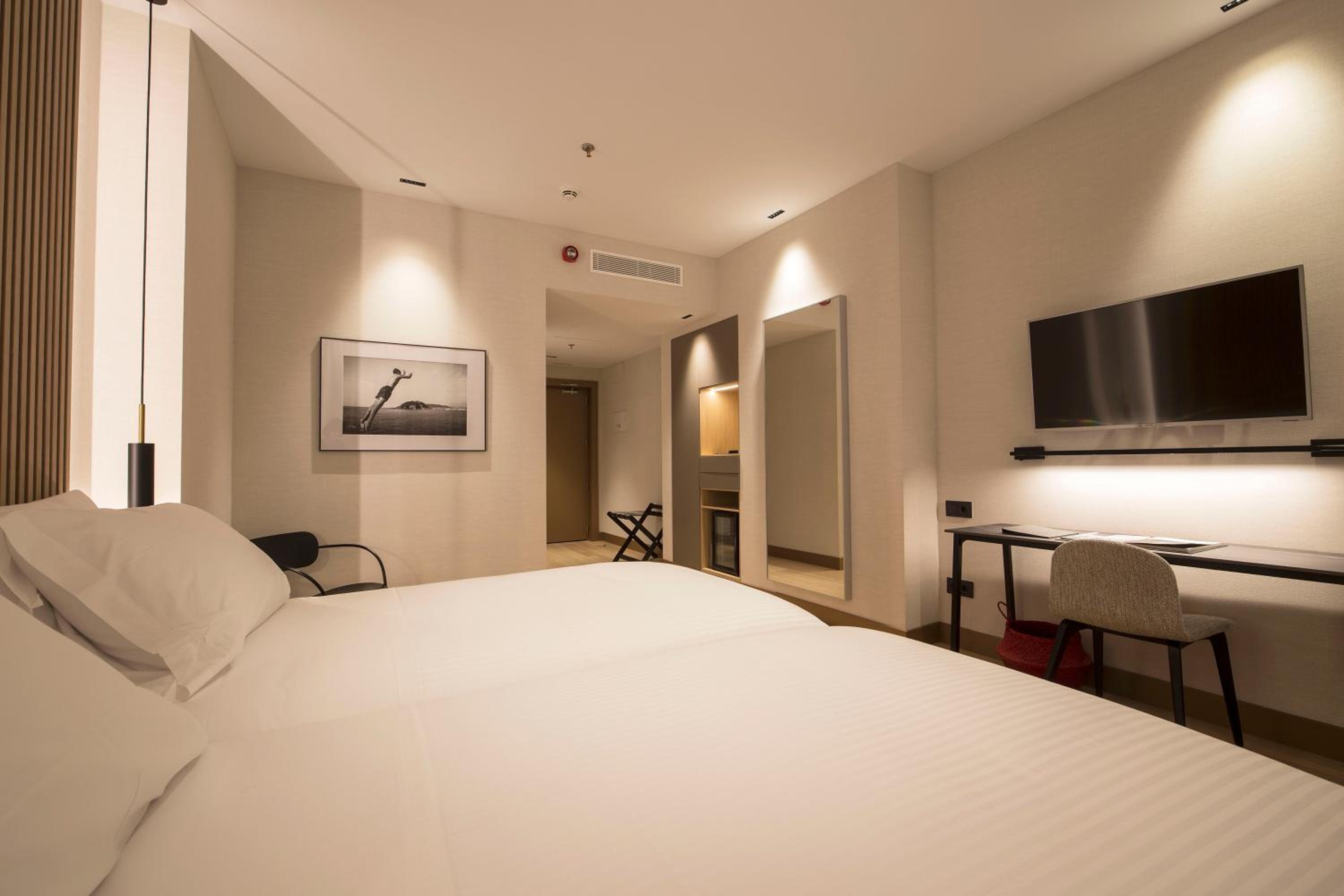 Twin Room - Photo 2