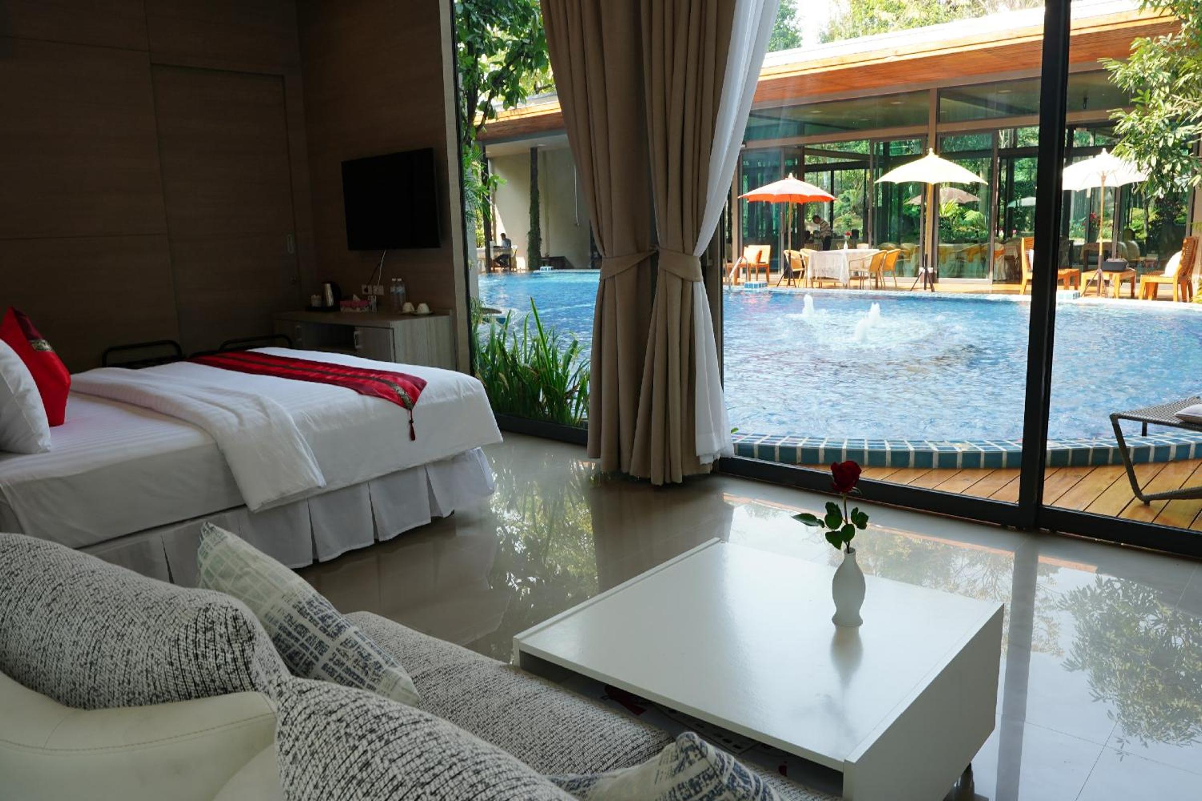 Deluxe Double Room with Pool Access - Photo 4