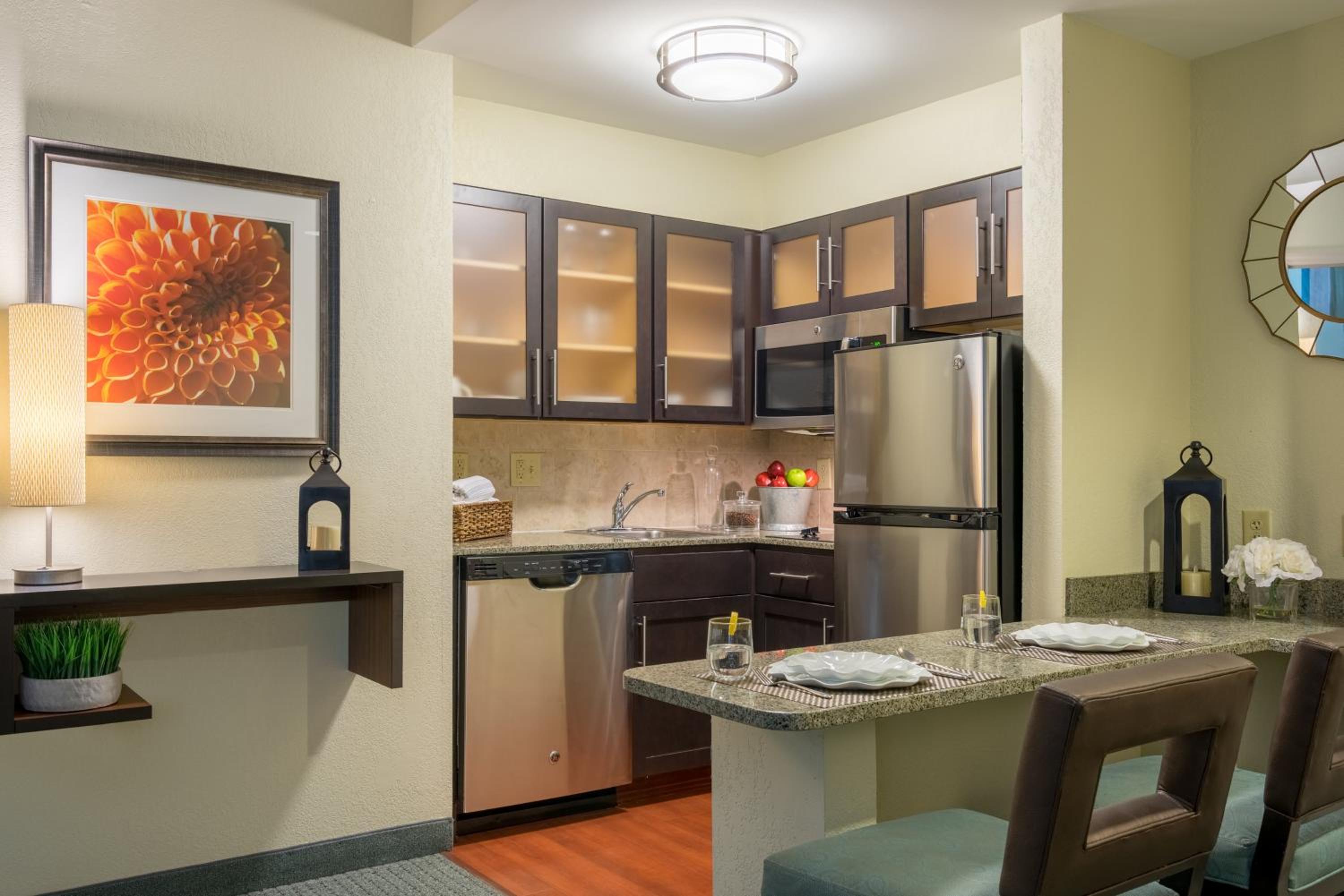 One-Bedroom King Suite - Photo 3