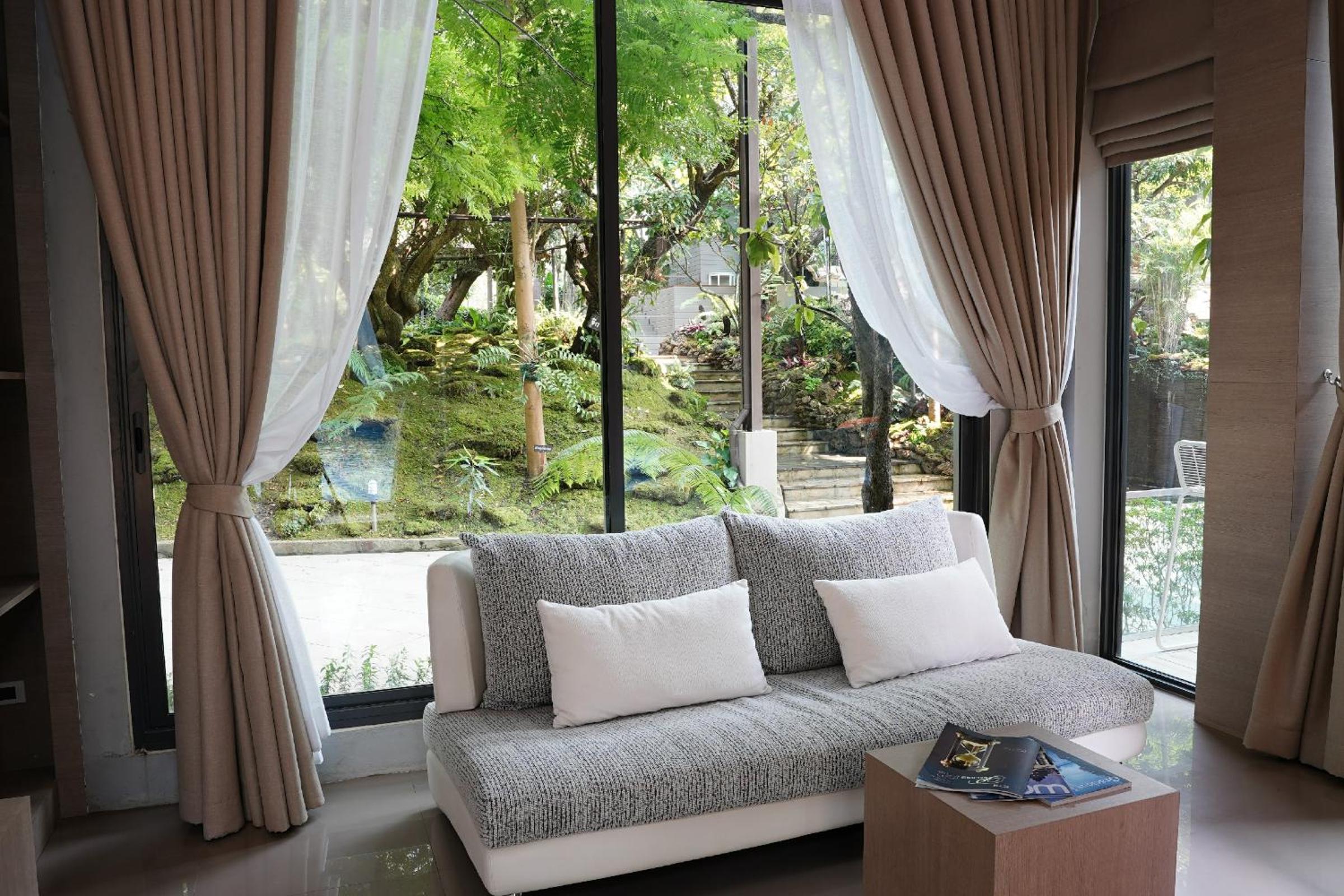 Deluxe Double Room with Pool Access - Photo 3