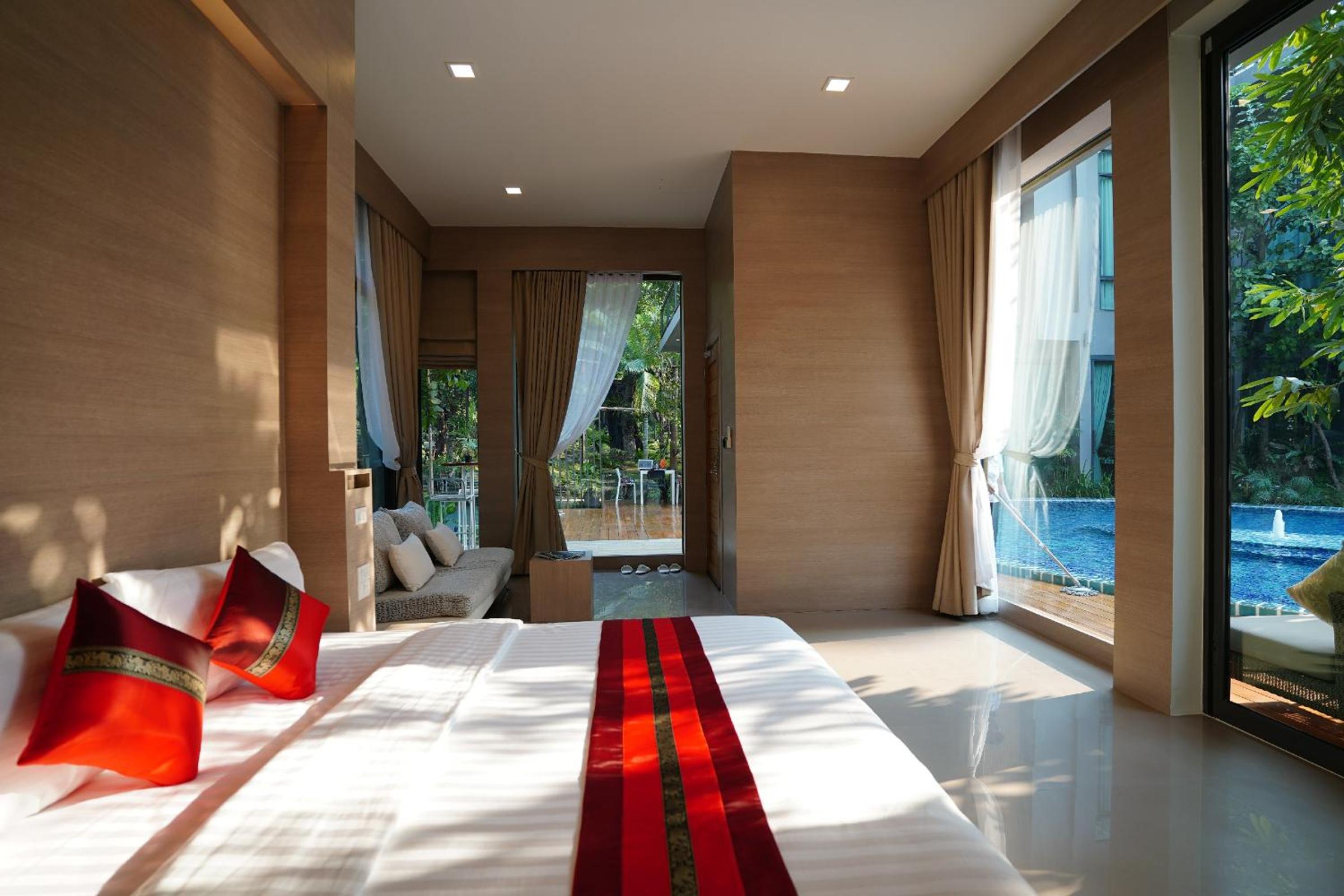 Deluxe Double Room with Pool Access - Photo 6