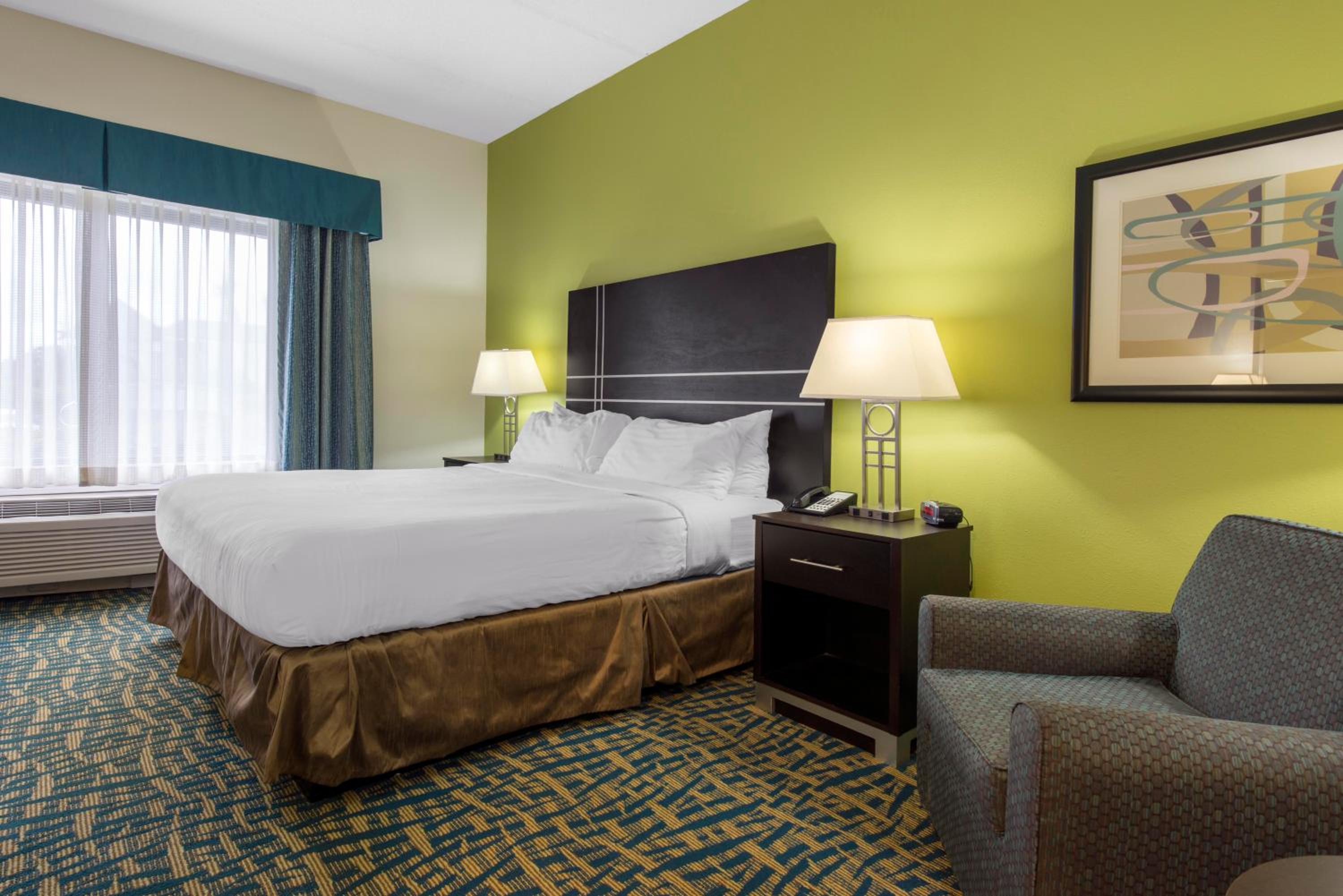Standard King Room - Photo 4