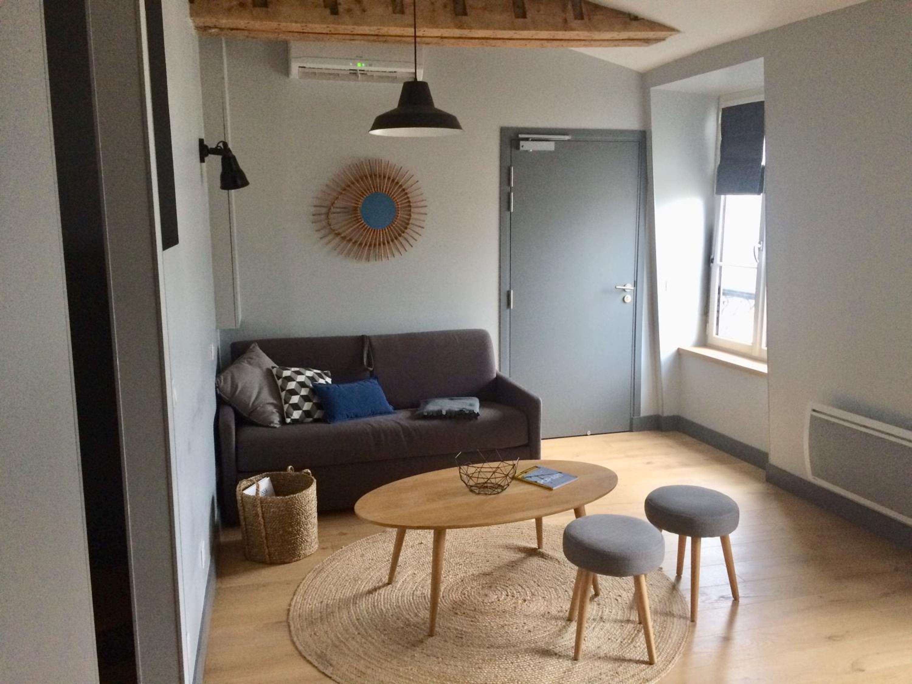 One-Bedroom Apartment photo 2