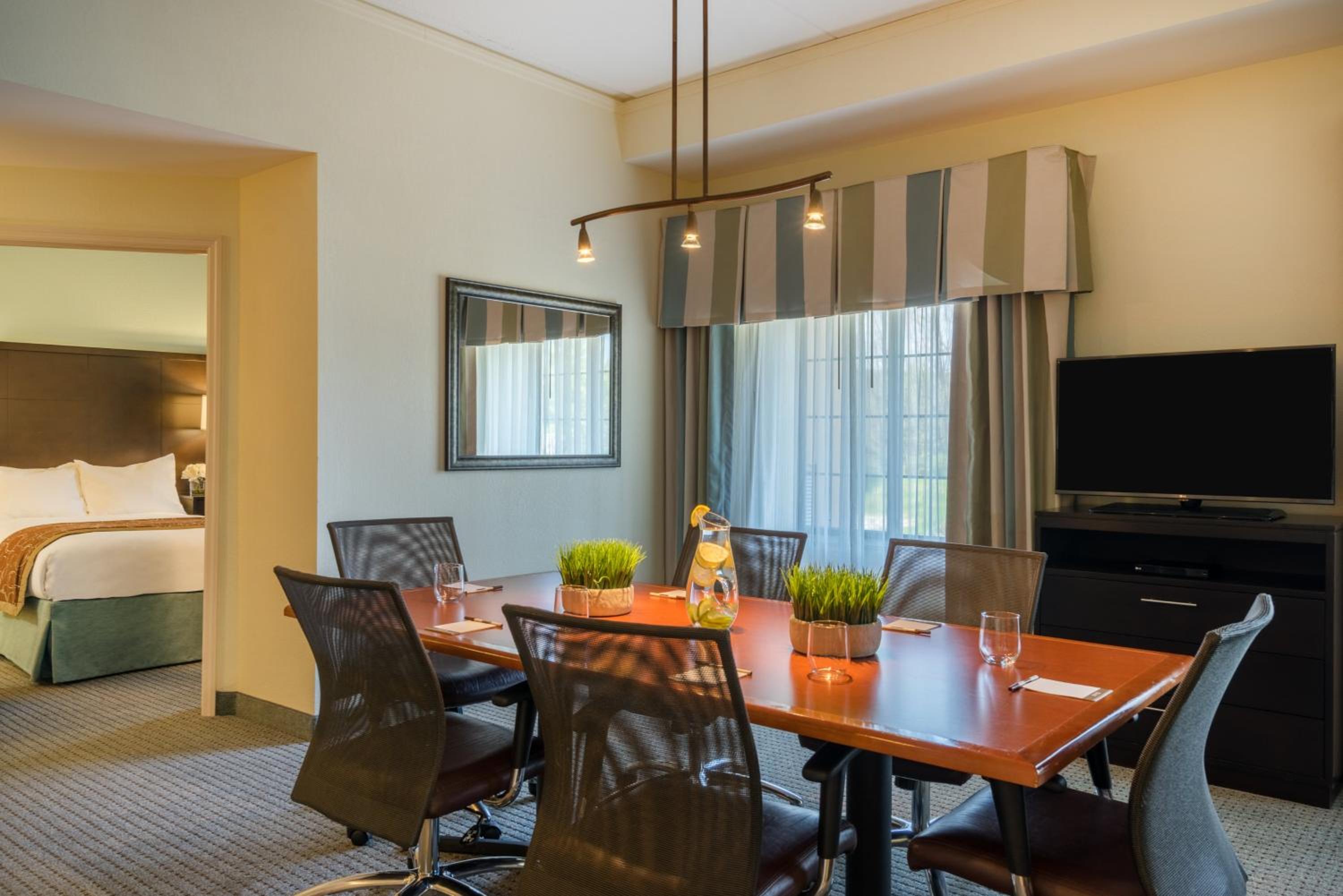 One-Bedroom Suite with Two Double Beds - Photo 3