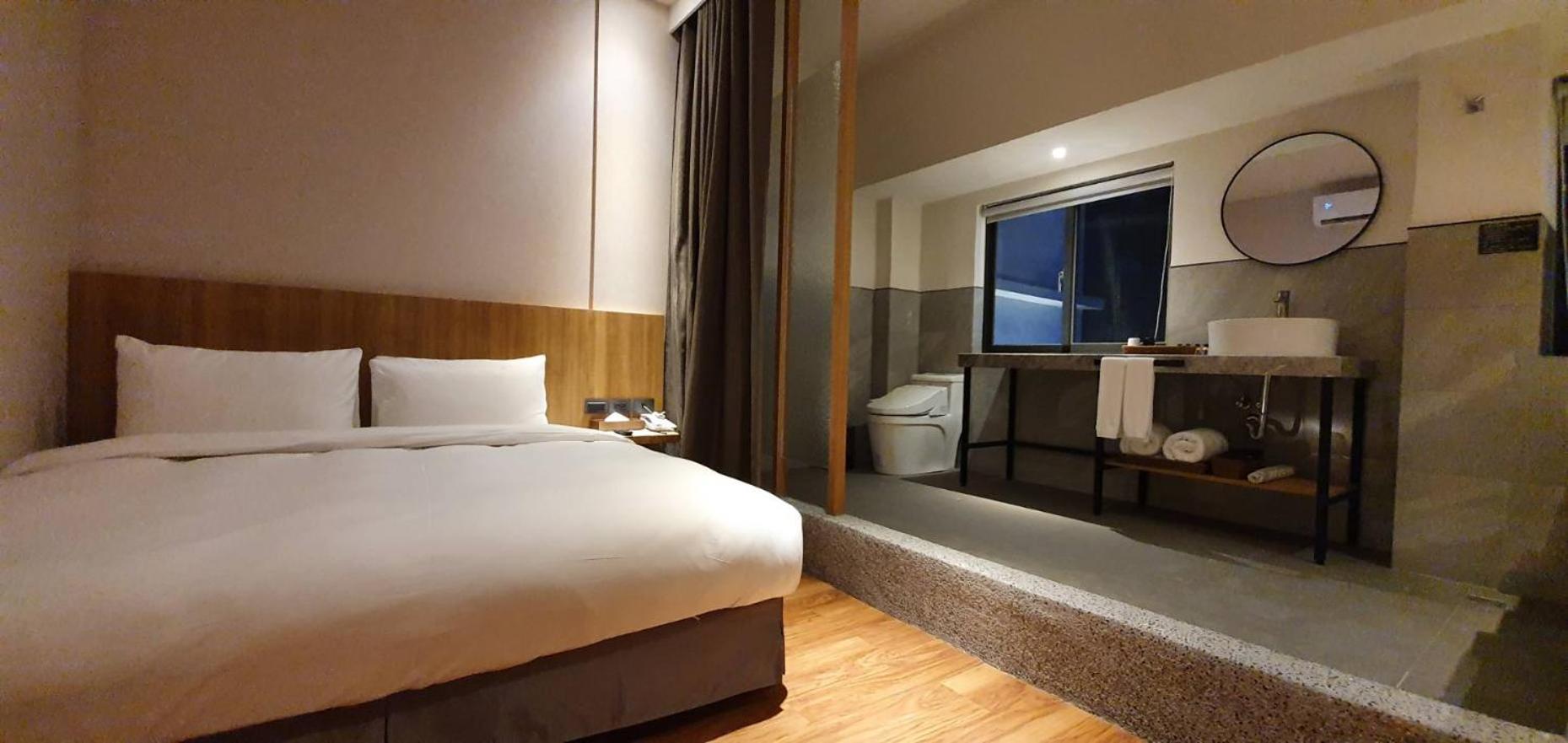 Suite with City View - Photo 5