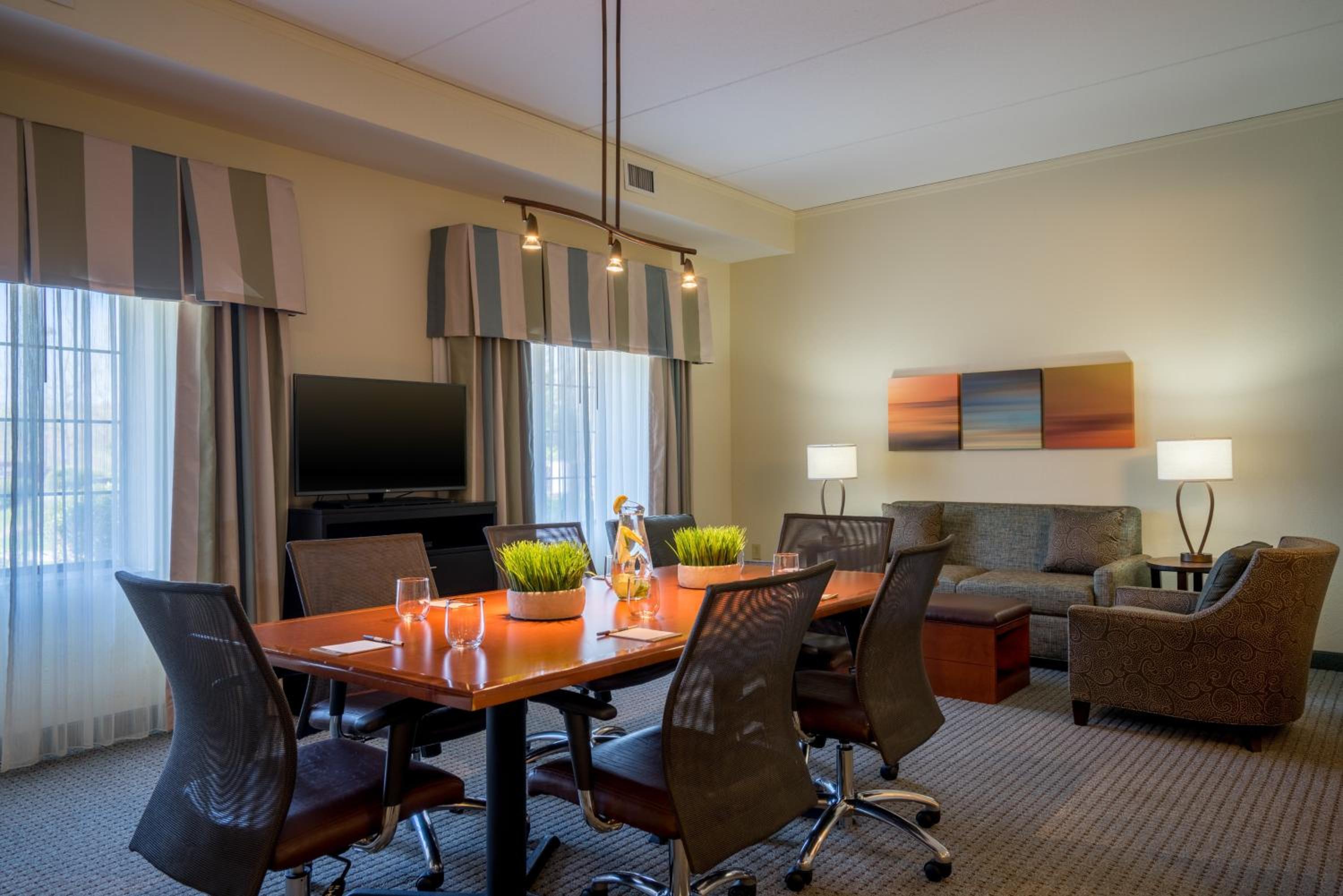 One-Bedroom Suite with Two Double Beds - Photo 2