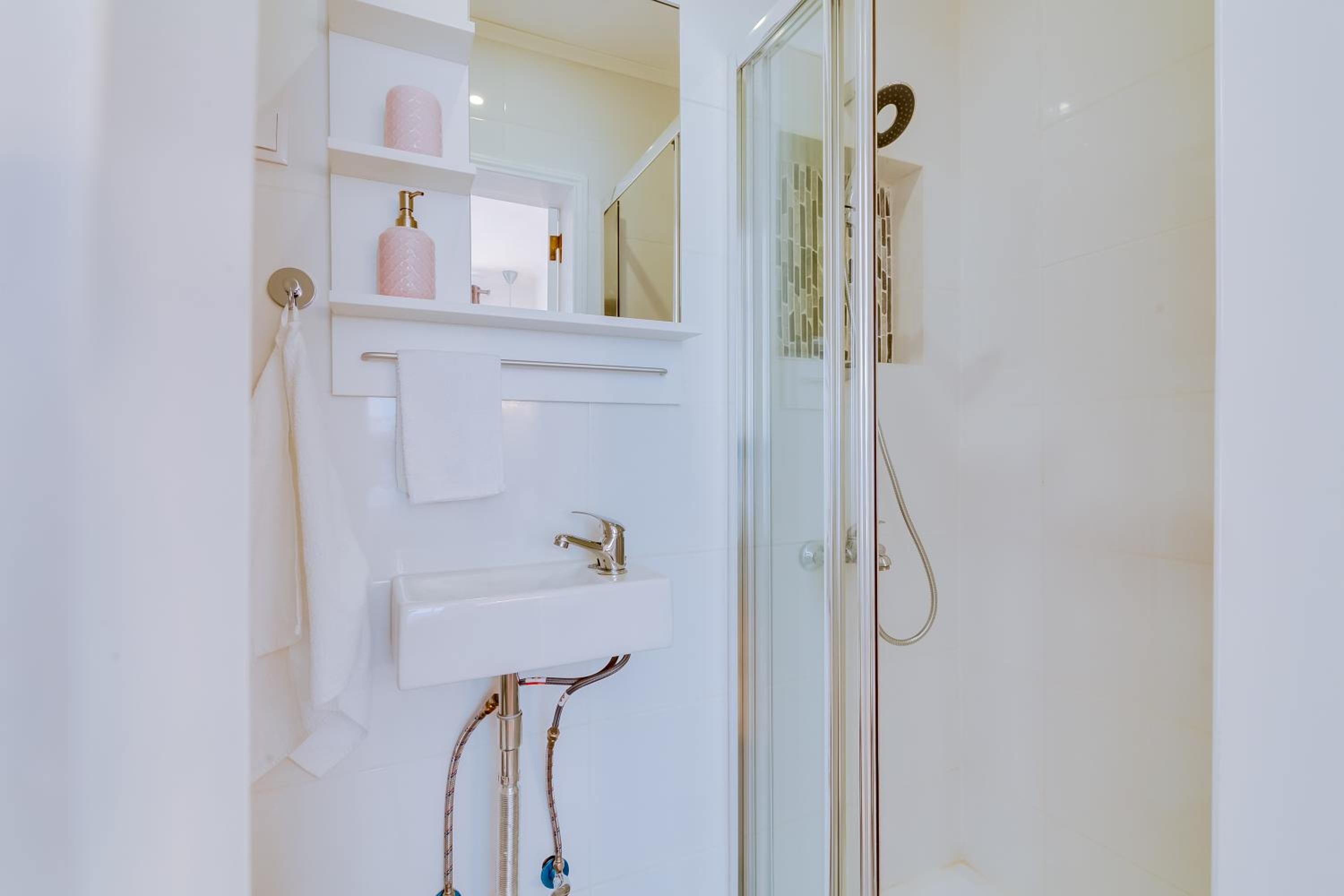 Standard Suite - Photo 12