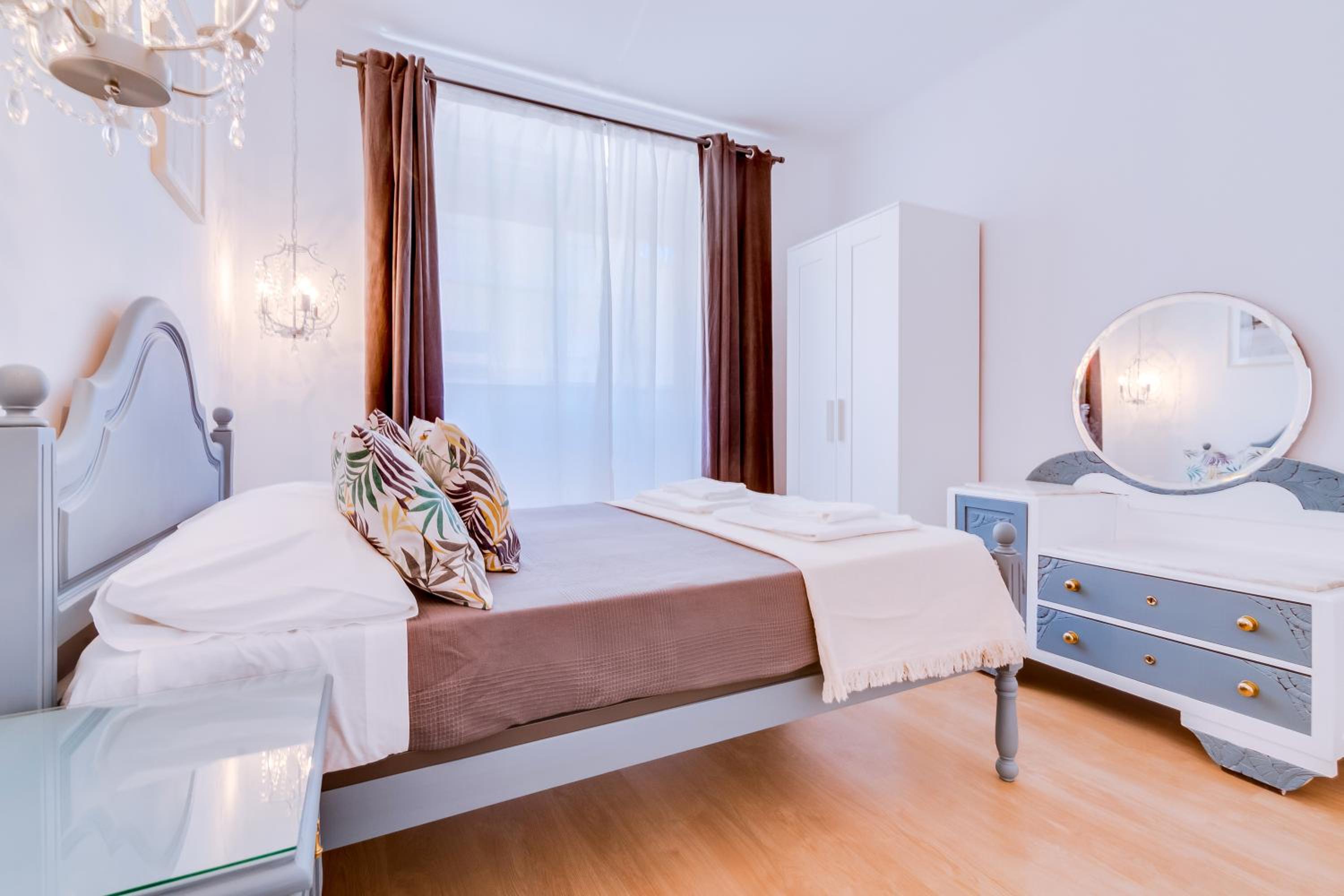 Standard Suite - Photo 11