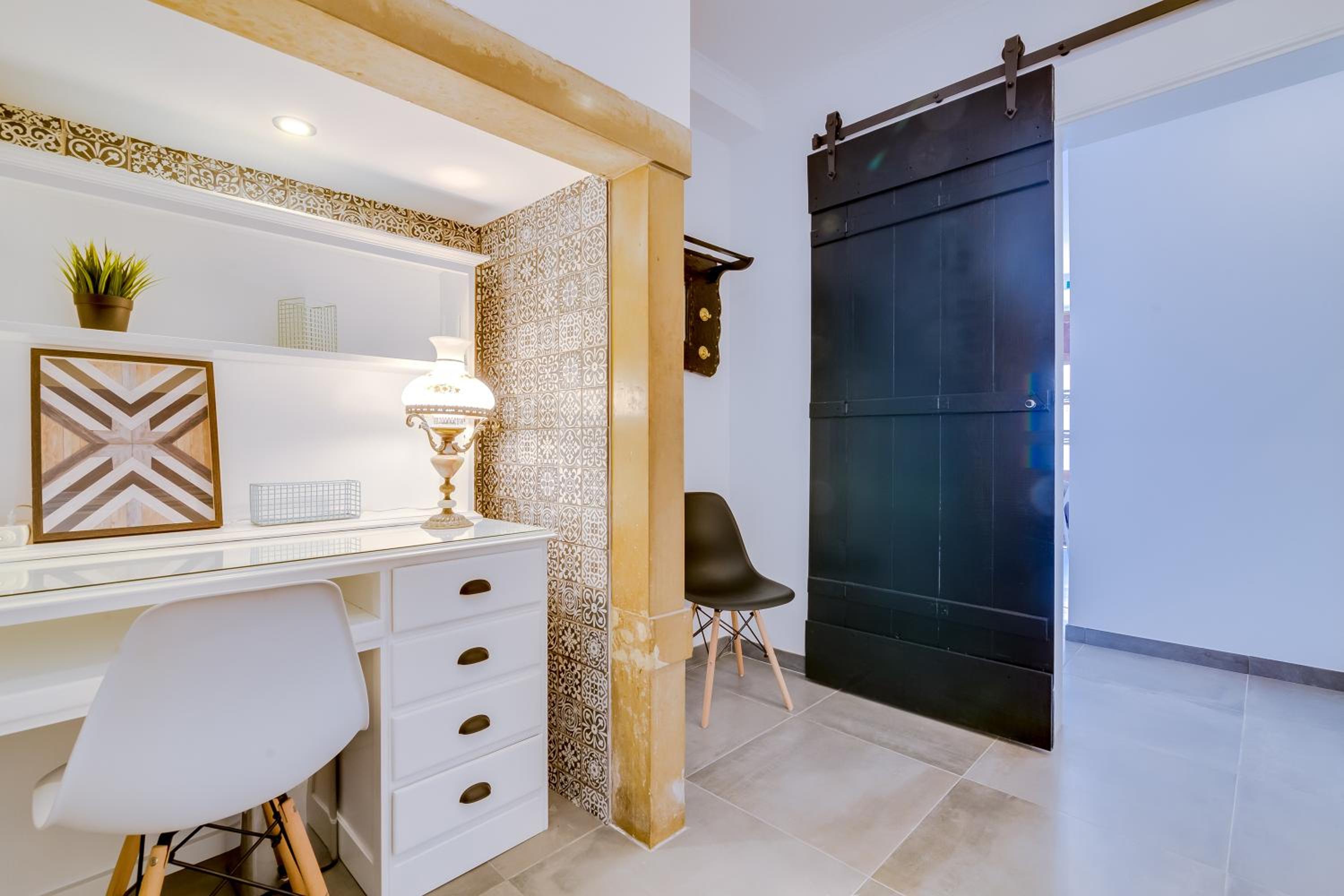 One-Bedroom Suite - Photo 3