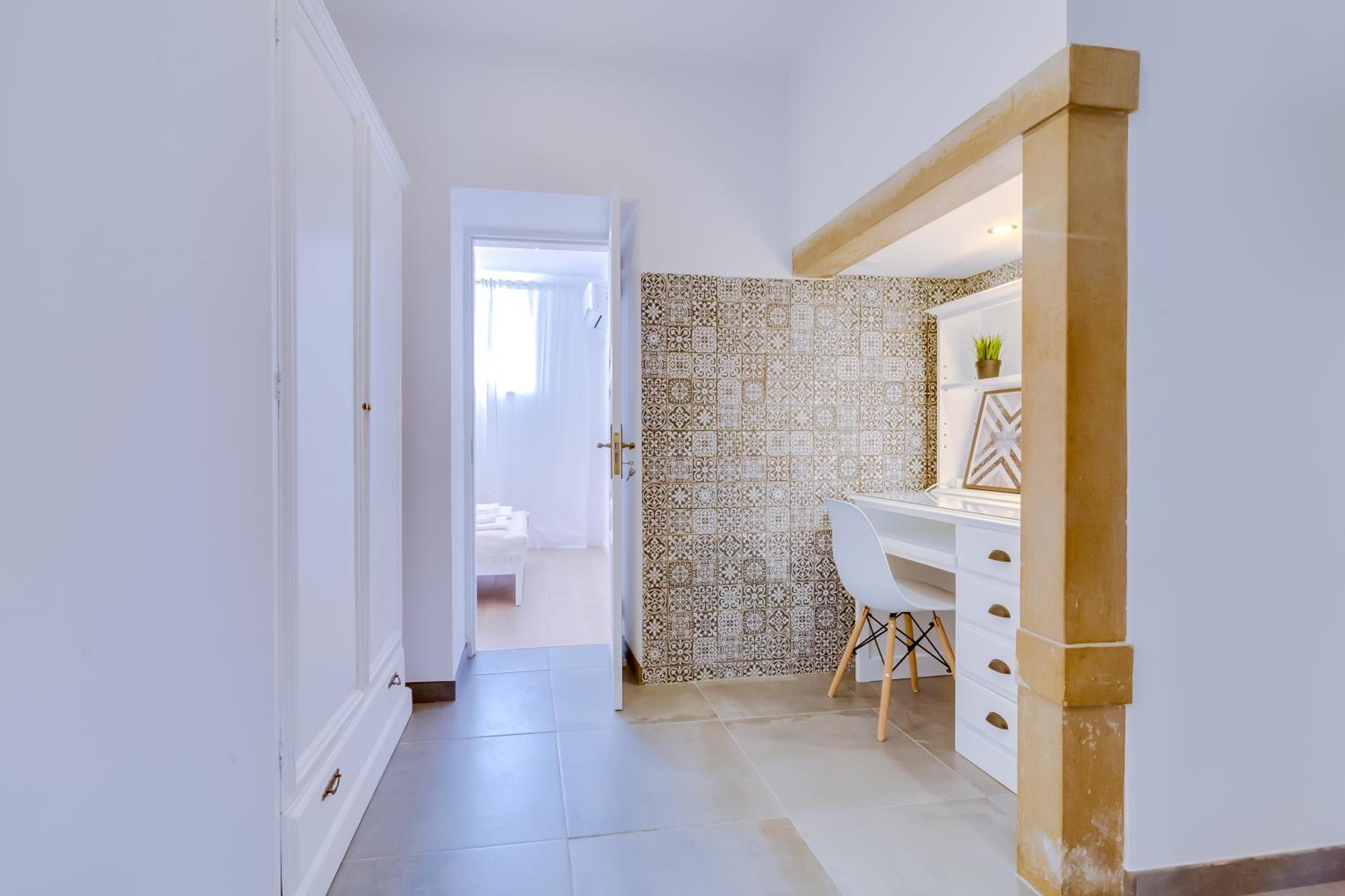 One-Bedroom Suite - Photo 8