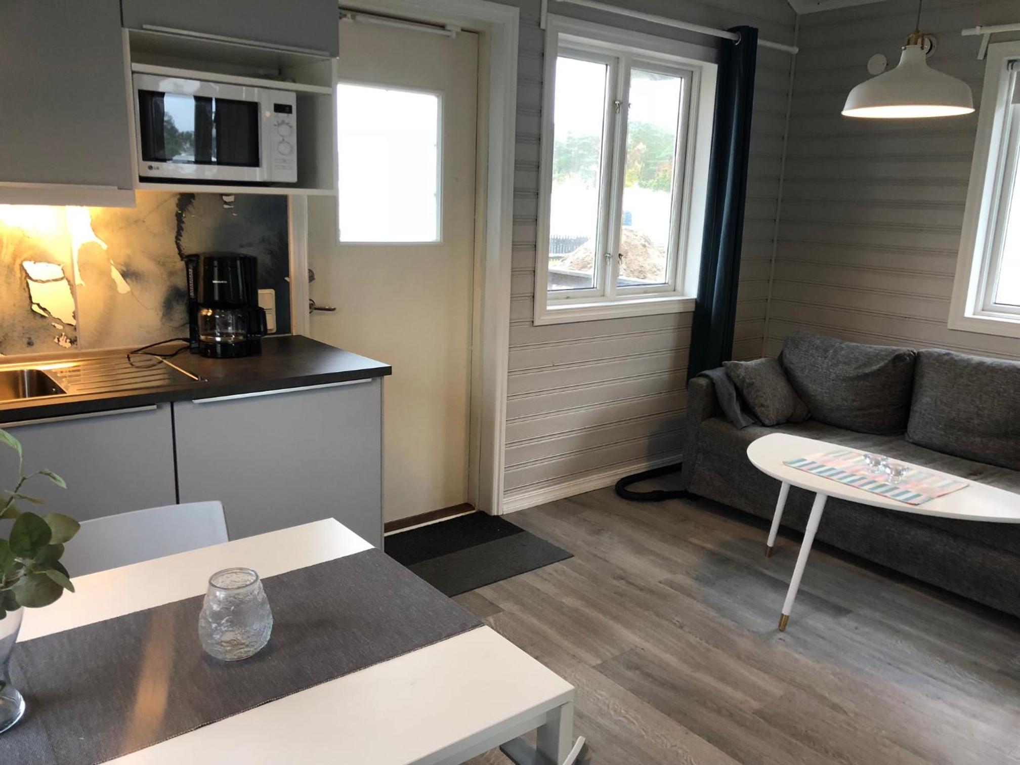 Two-Bedroom Cottage - Photo 2