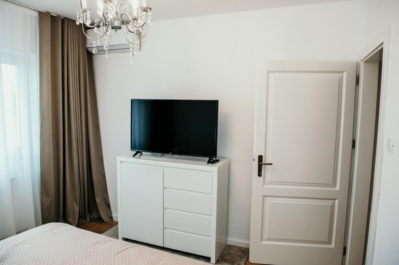 One-Bedroom Apartment - Photo 4