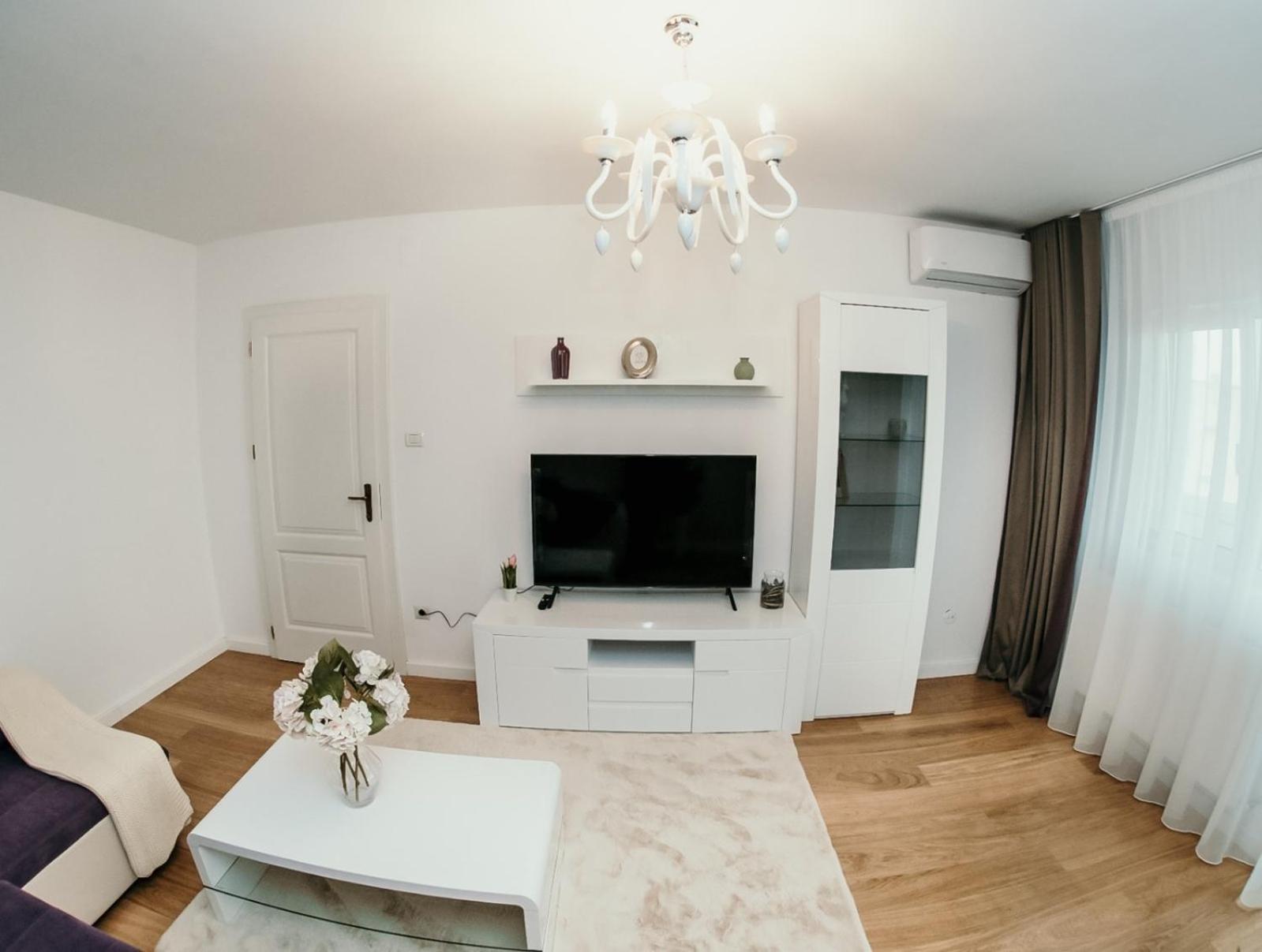 One-Bedroom Apartment - Photo 7