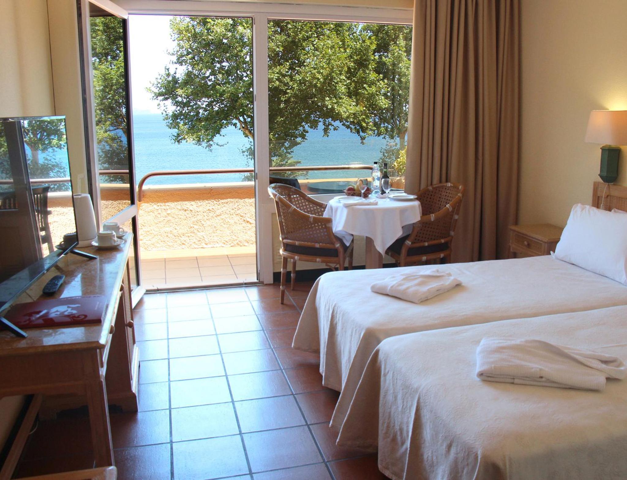 Superior Room with Balcony - Photo 2