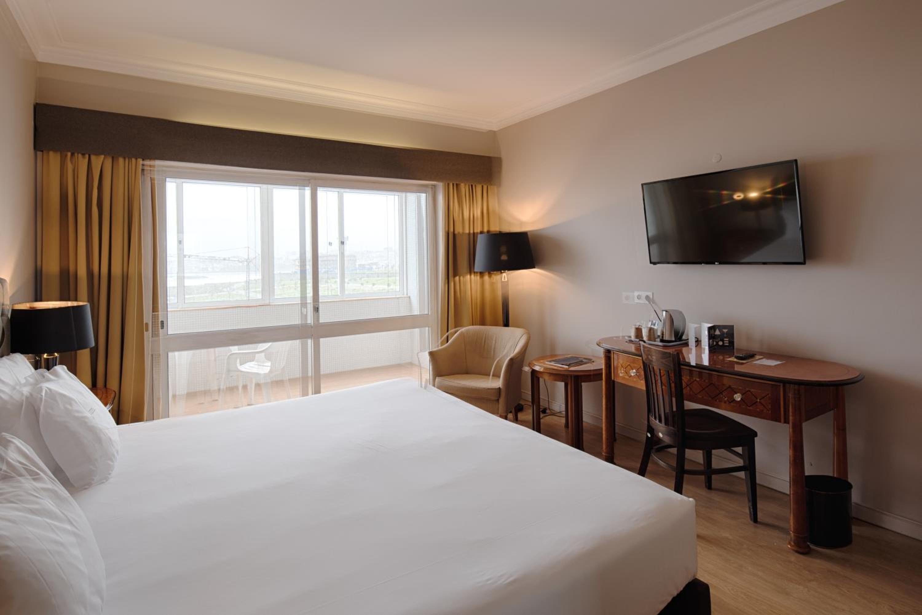 Suite - Photo 1
