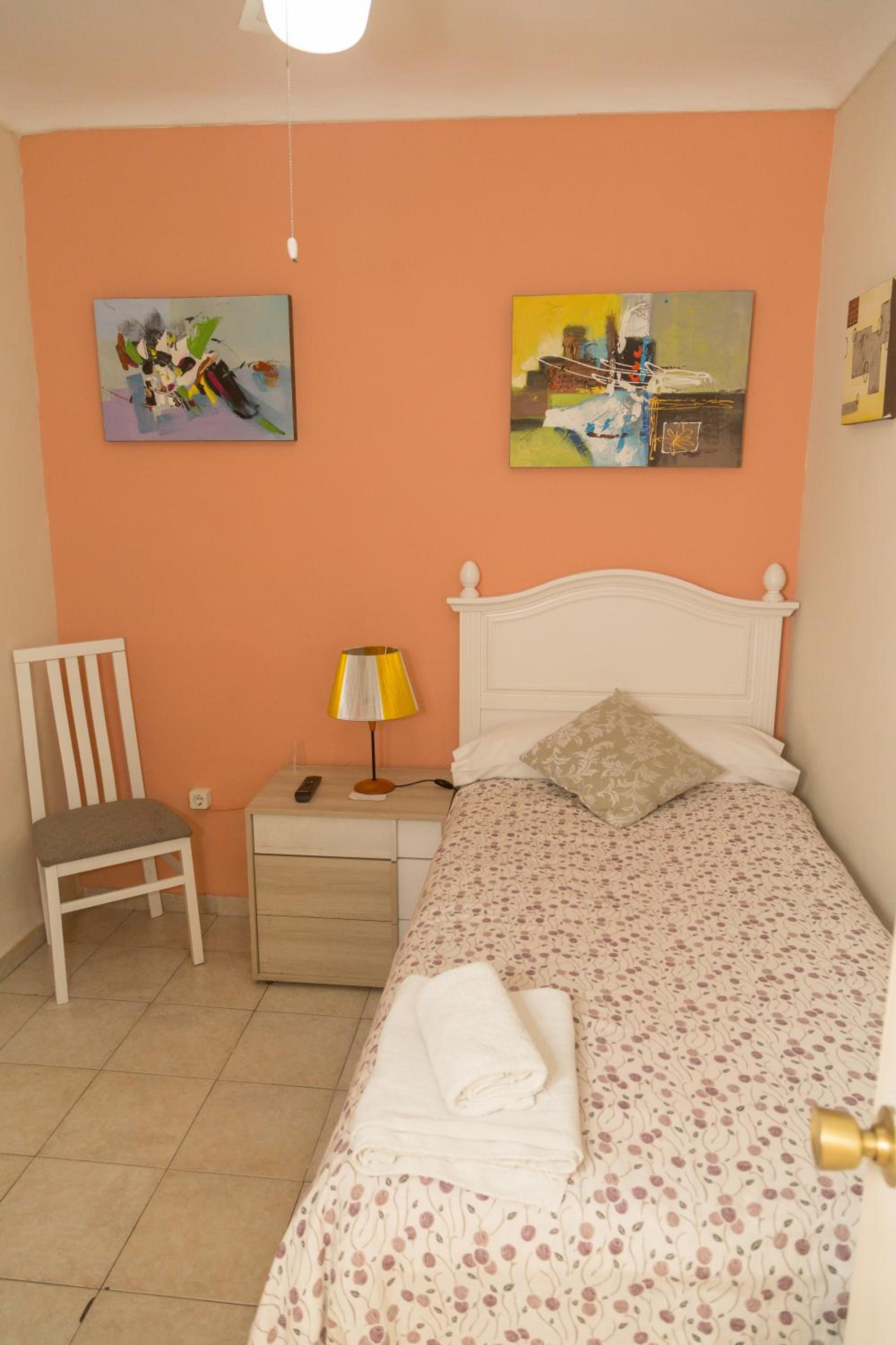 Habitación Individual Básica con Baño Compartido