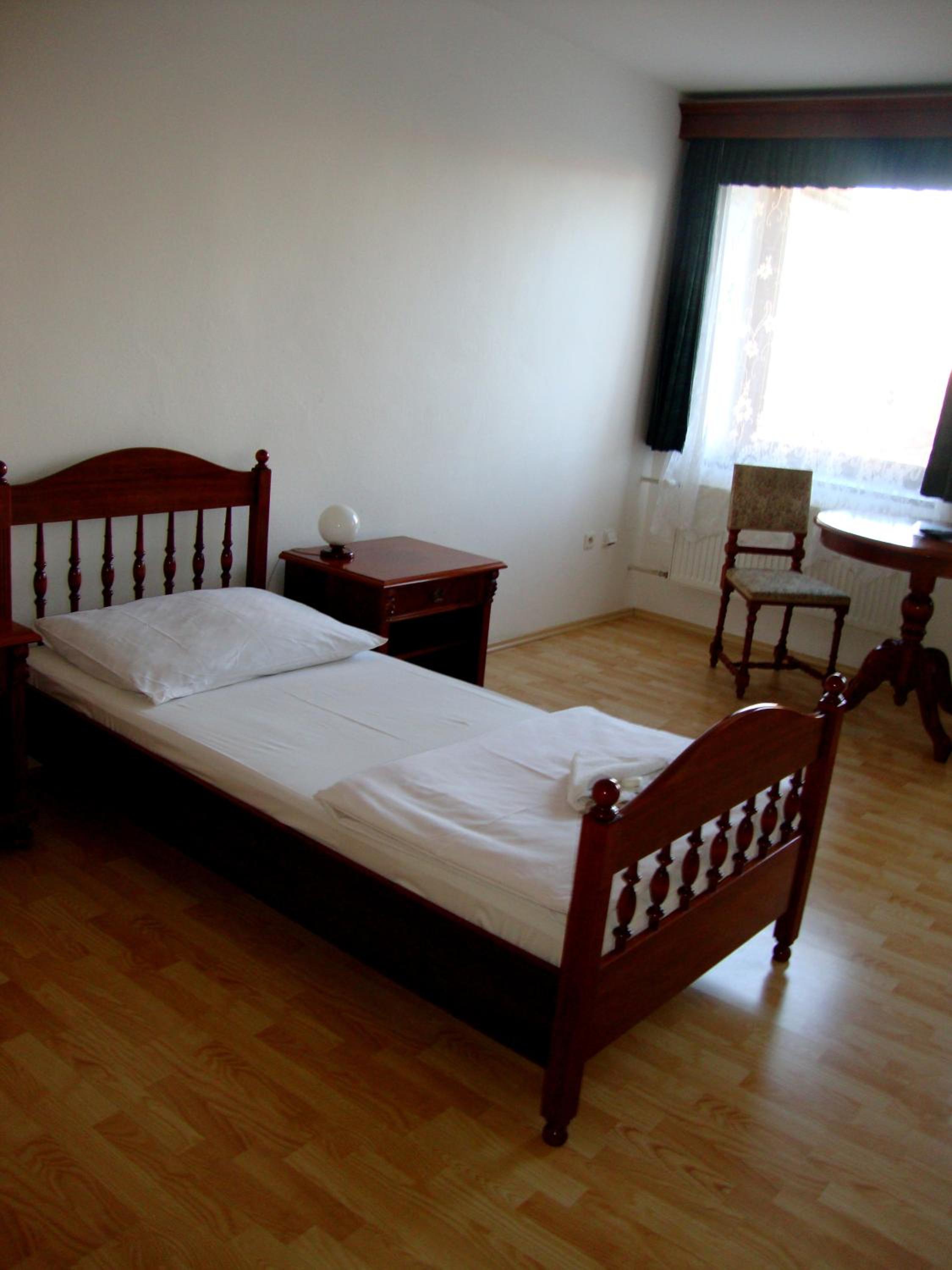 Single Room photo 2