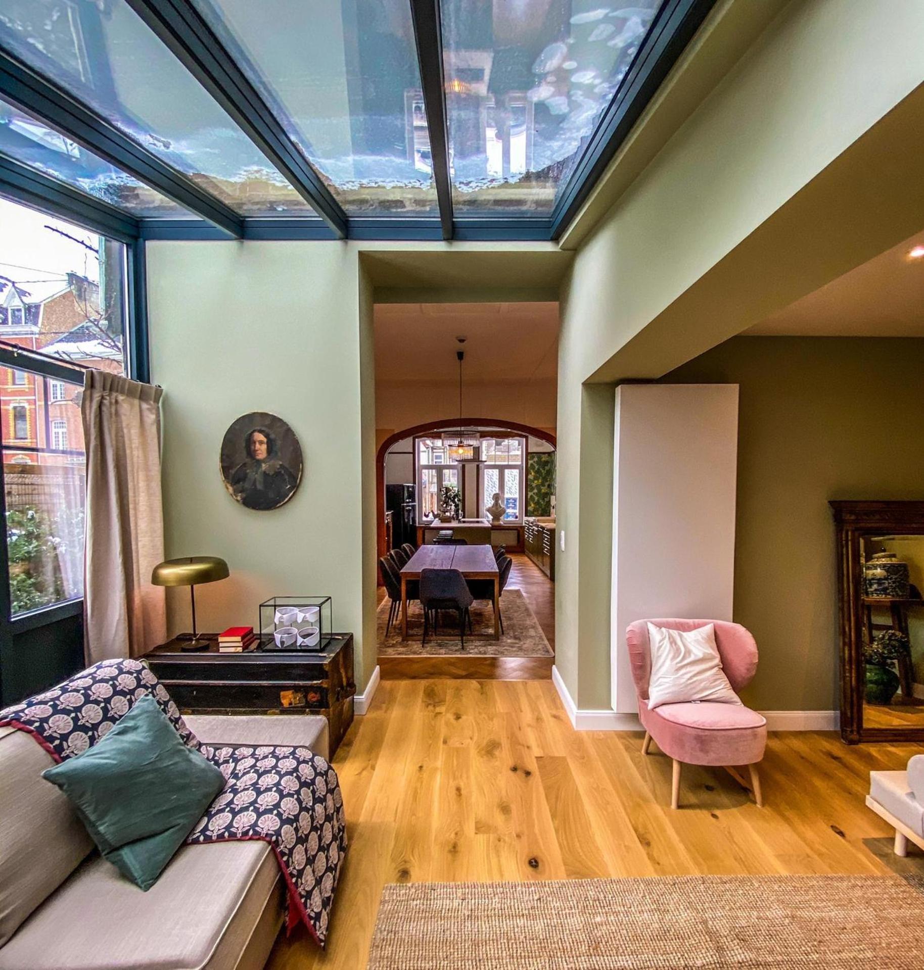 Five-Bedroom House photo 1