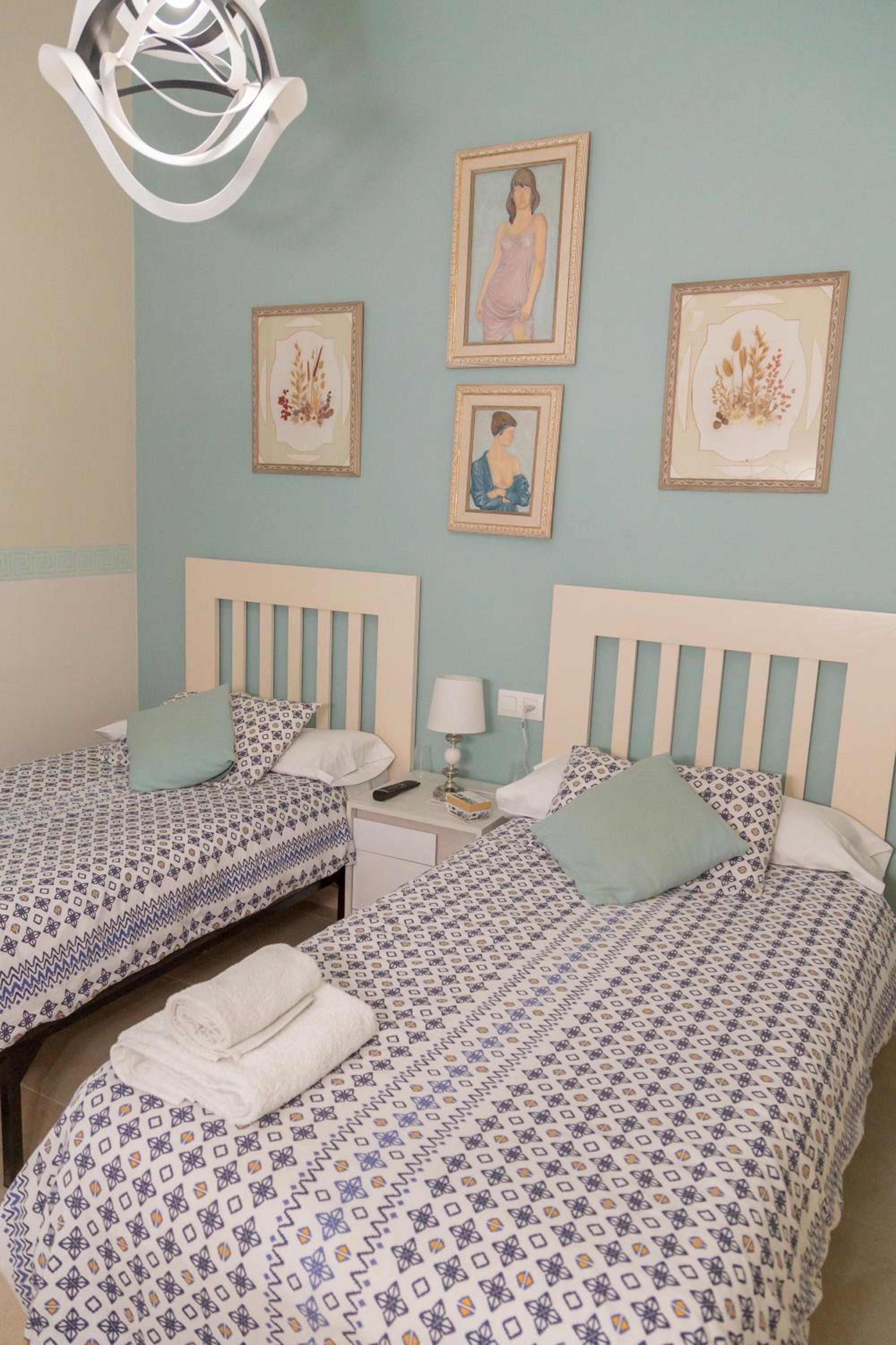 Twin Room with Private External Bathroom photo 2
