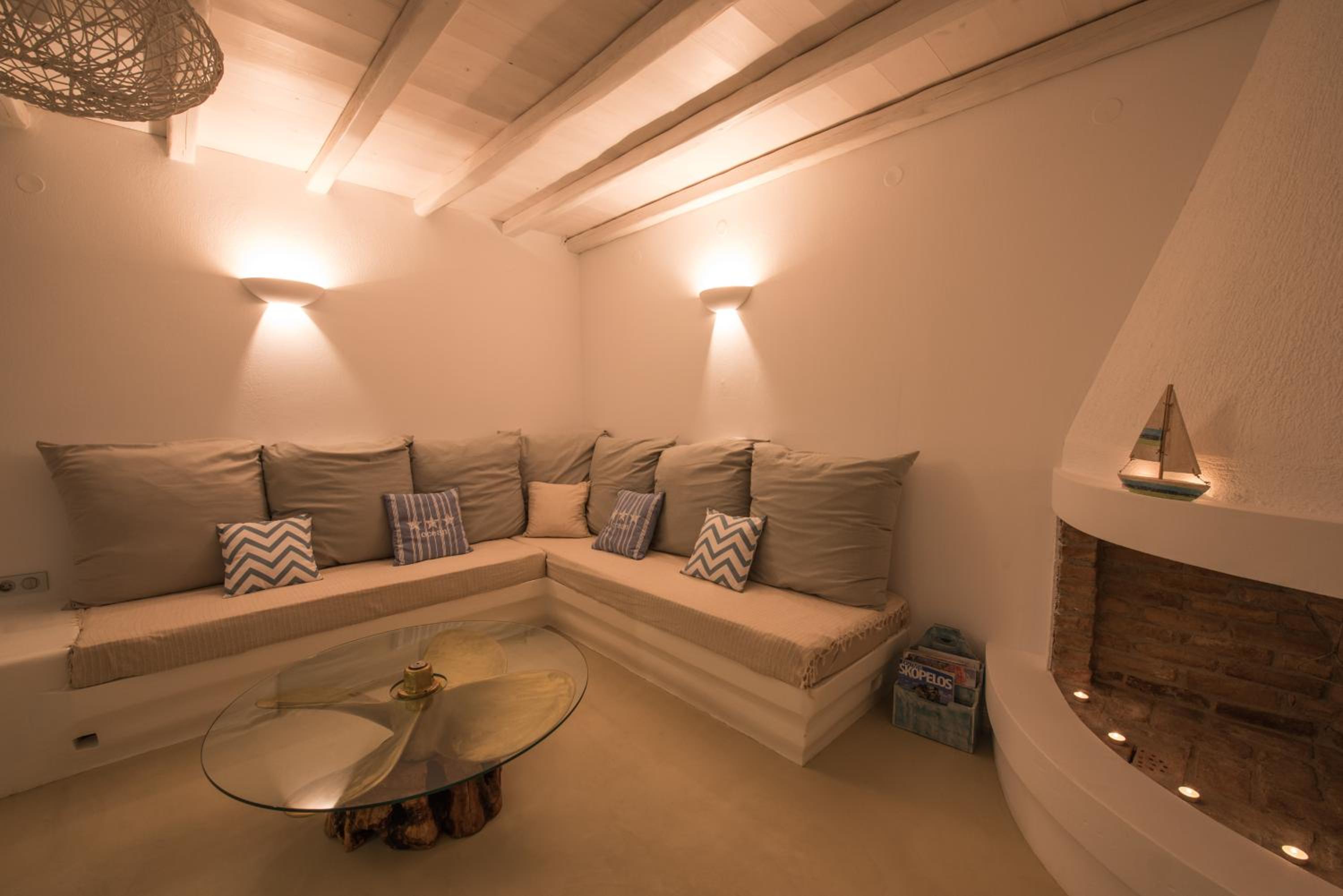 Villa with Private Pool - Photo 35