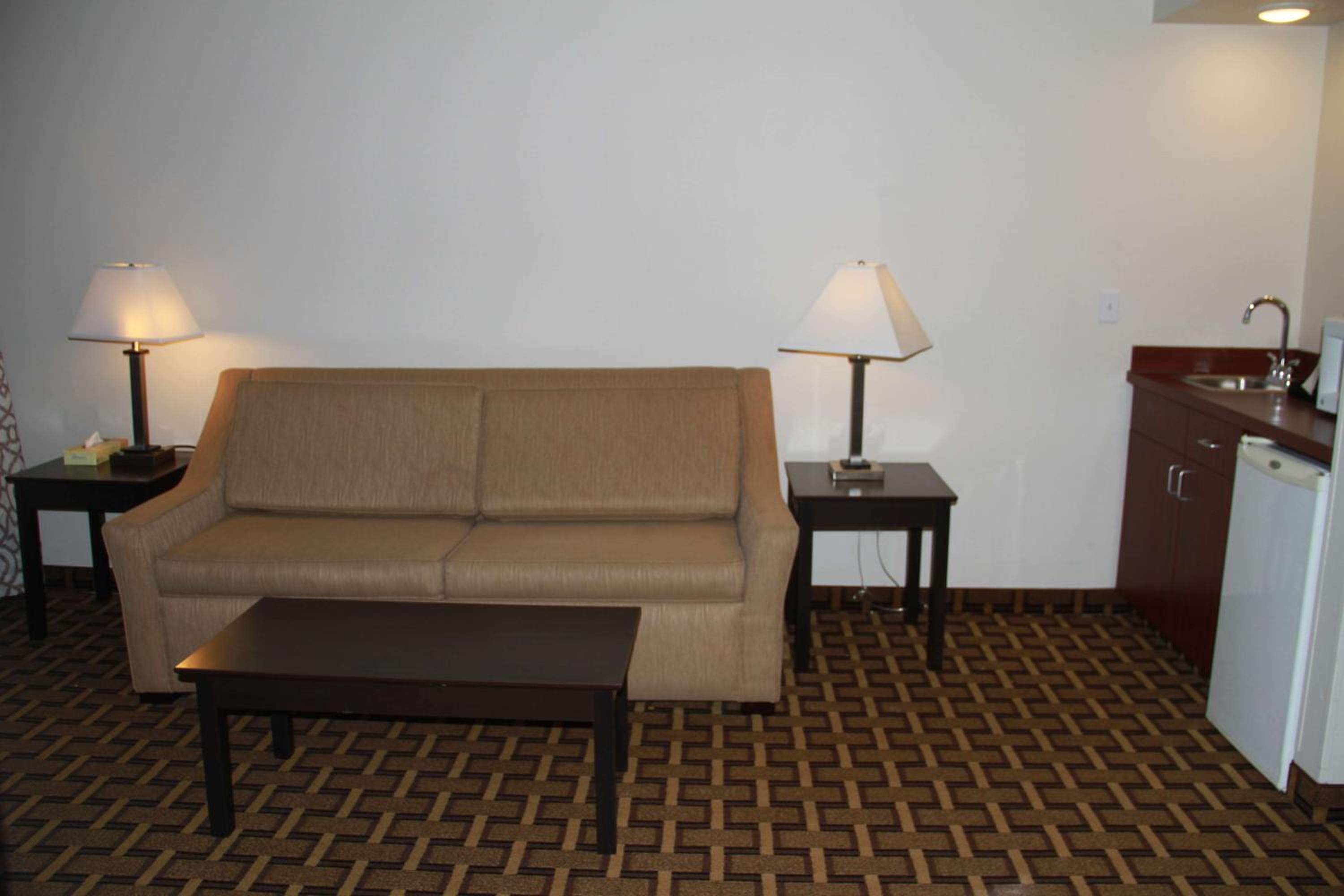 King Suite with Sofa Bed - Non-Smoking - Photo 5