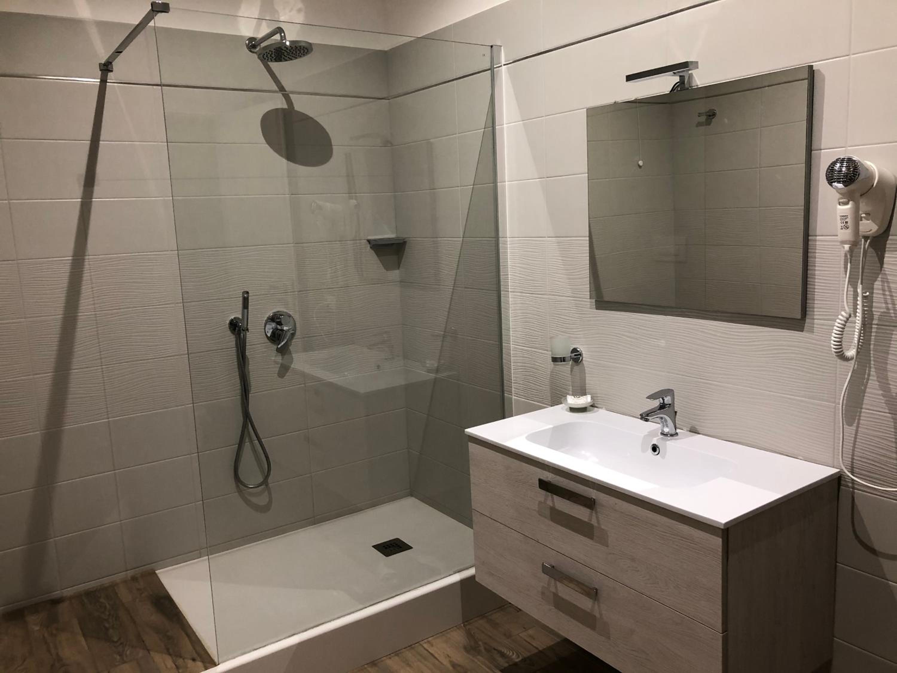 Standard Quadruple Room photo 3