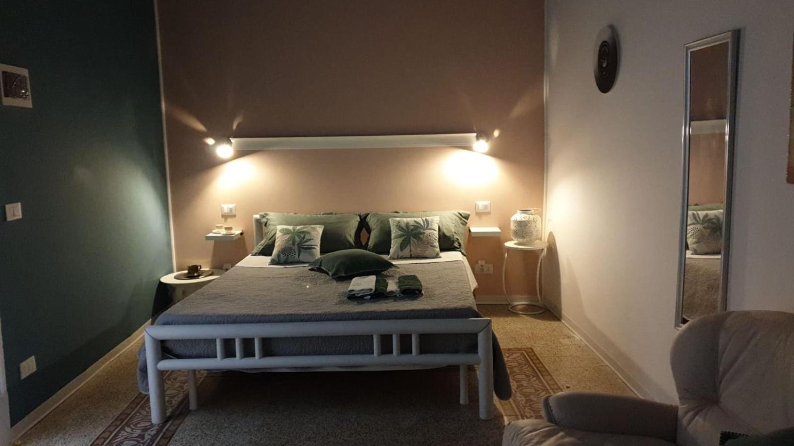 Economy Double Room - Photo 7