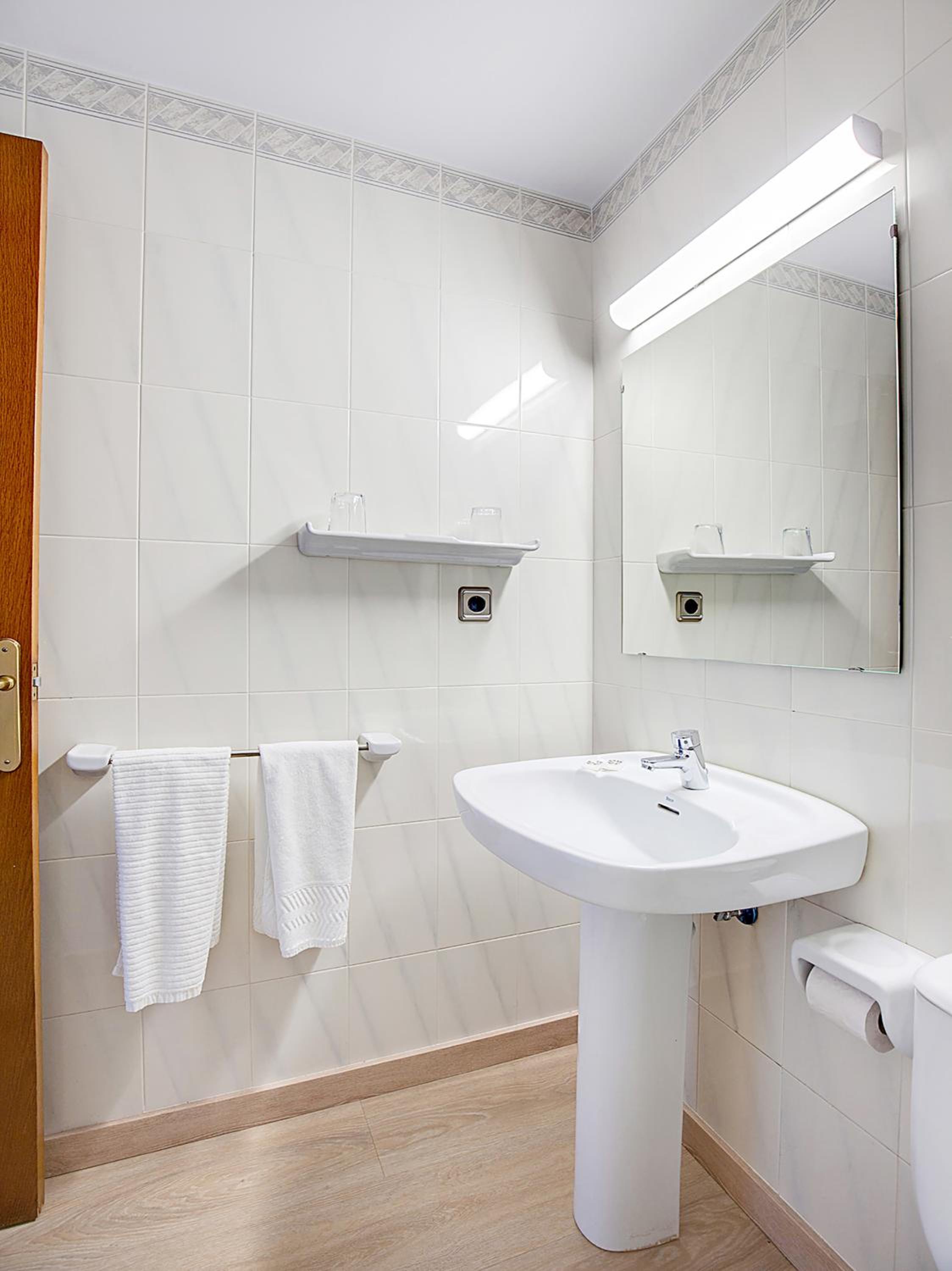Double Room - Photo 9