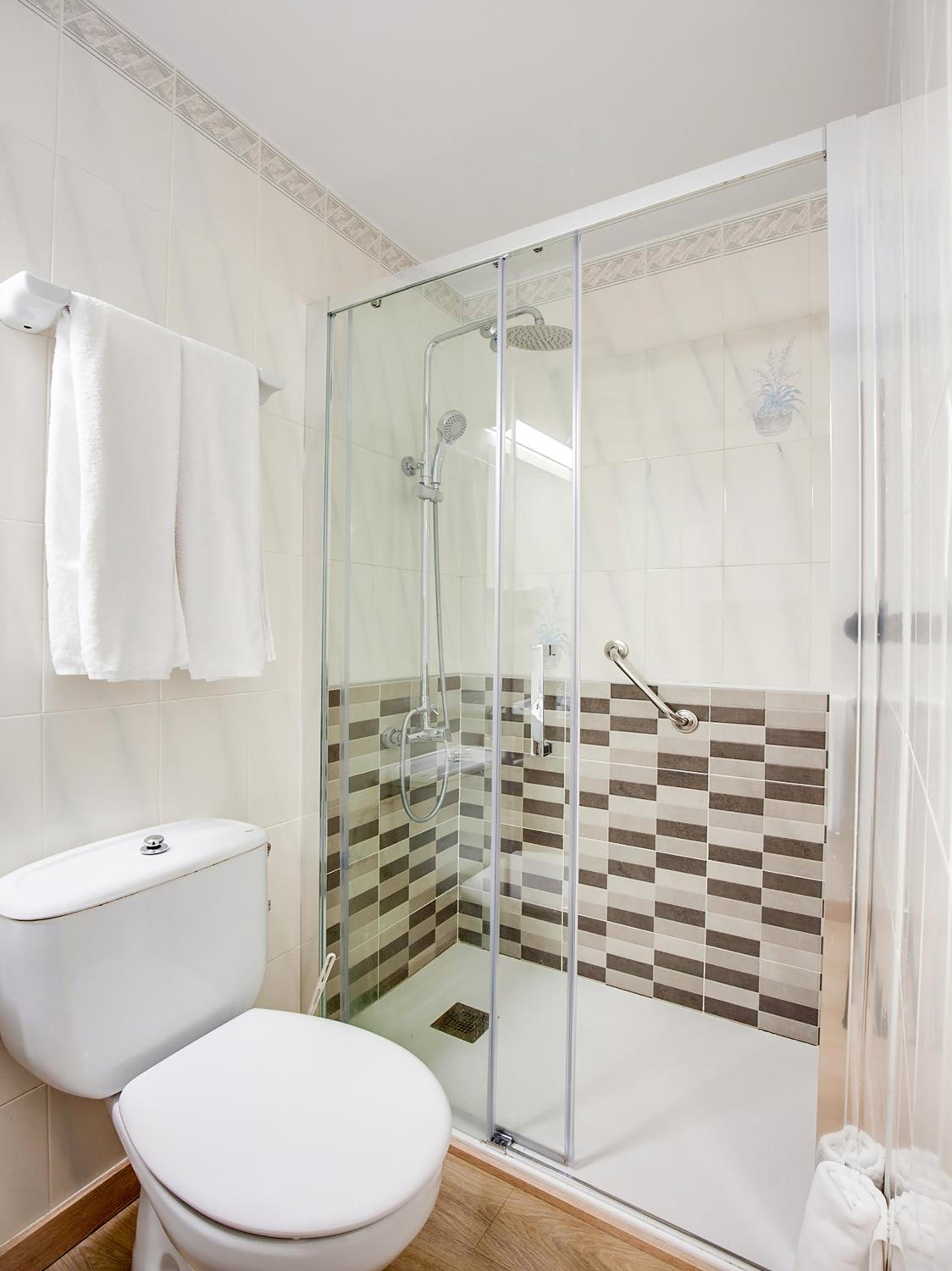 Double Room - Photo 12