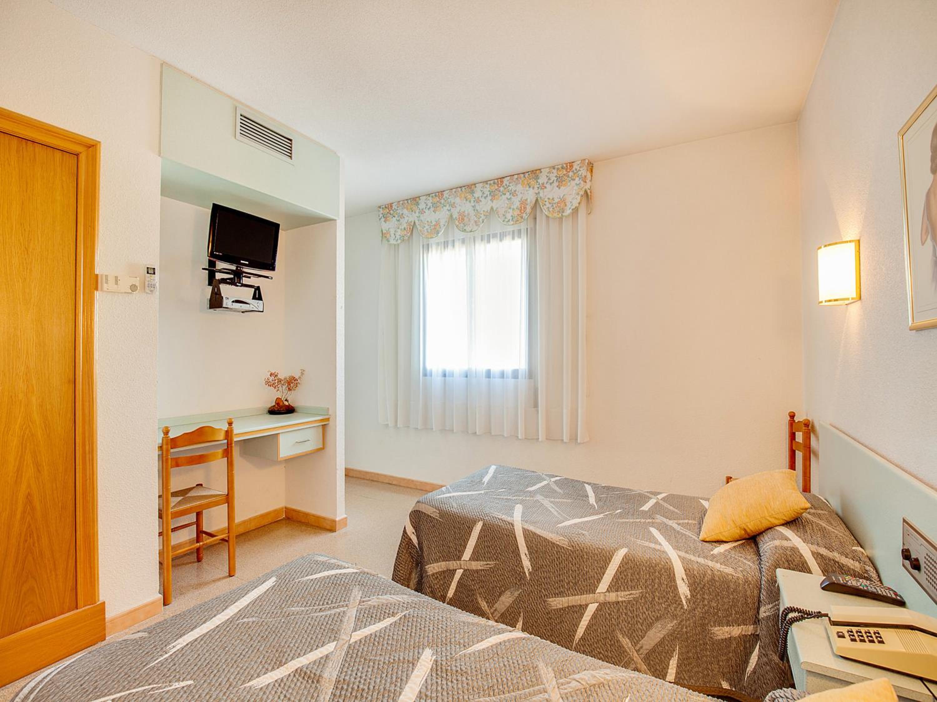Double Room - Photo 7