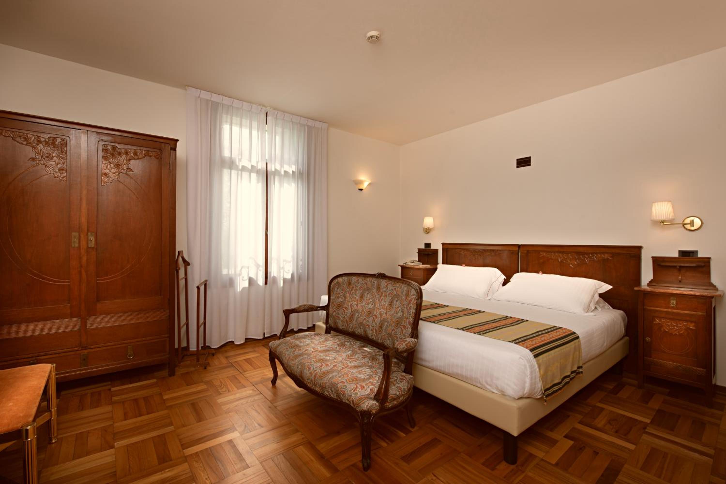 Classic Queen Room photo 3