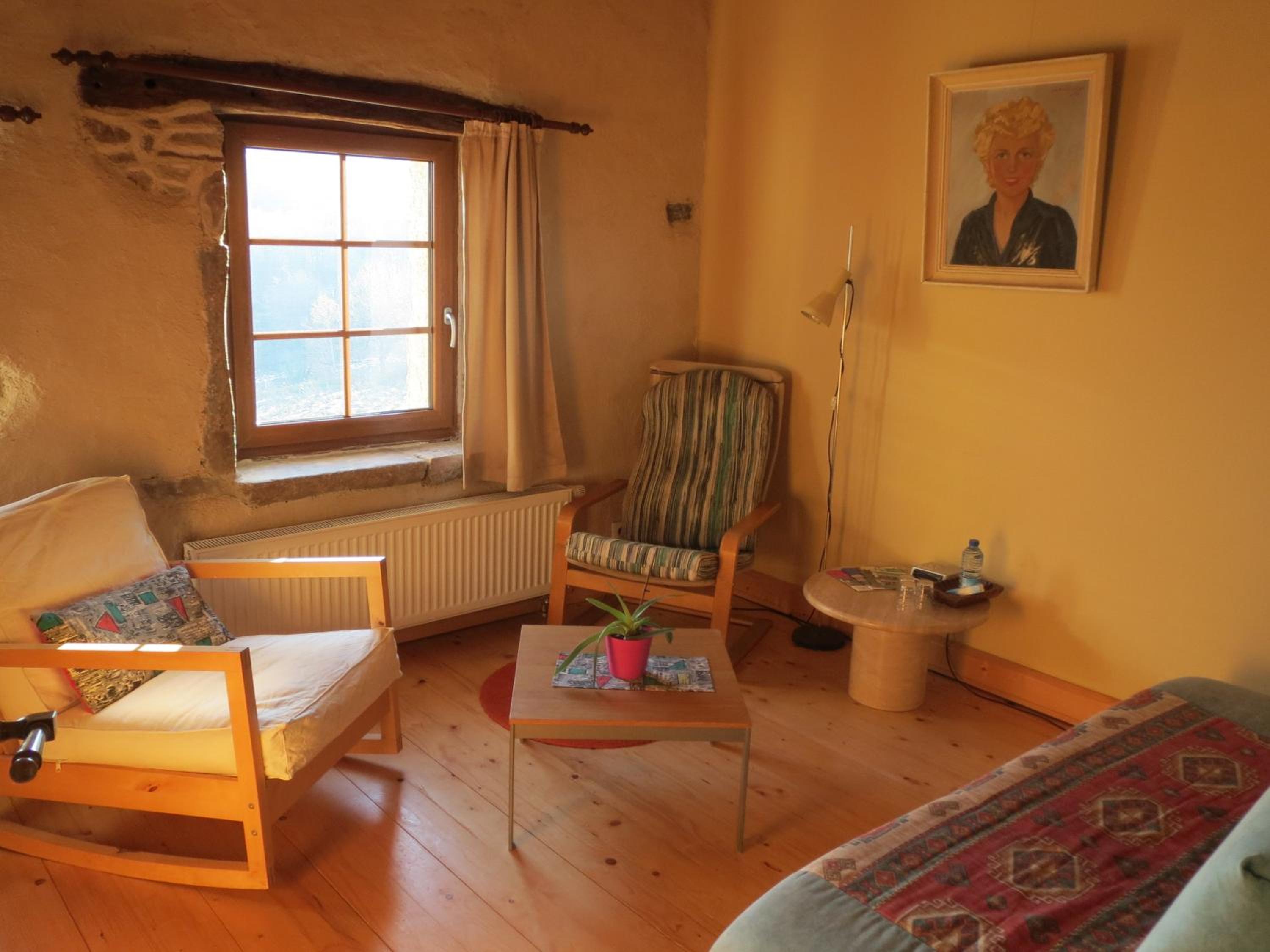 Family Room - Photo 2