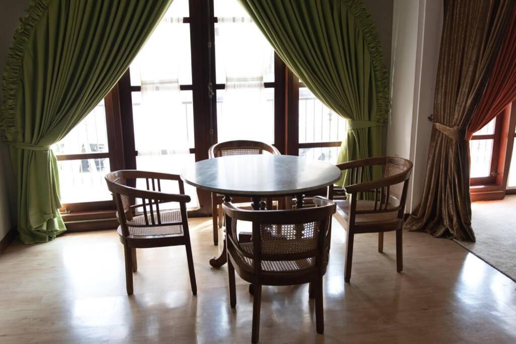 One-Bedroom Apartment - Photo 3