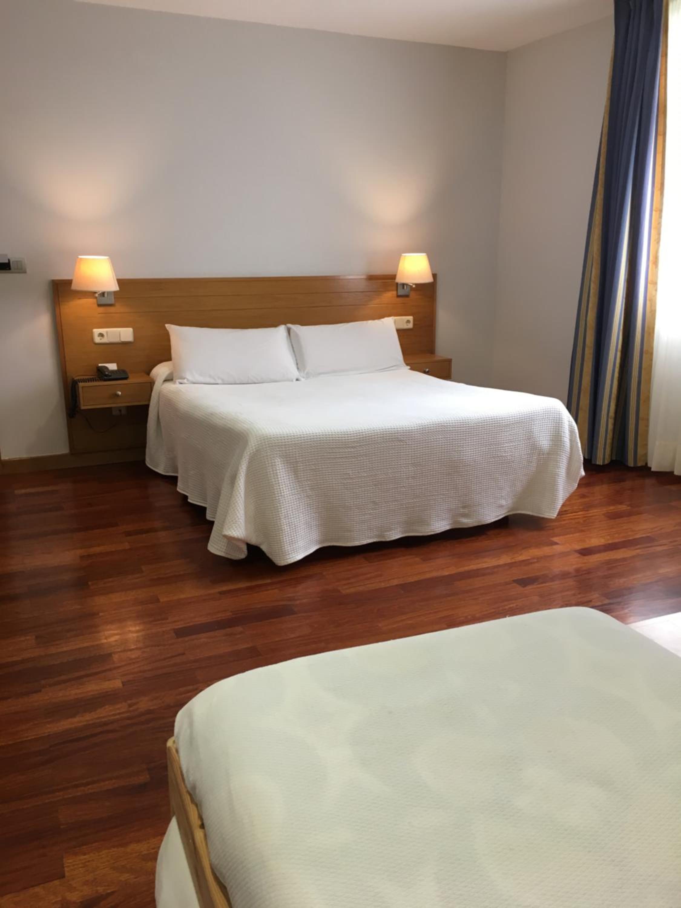 Habitación familiar (2 adultos + 2 niños menores de 12 años)