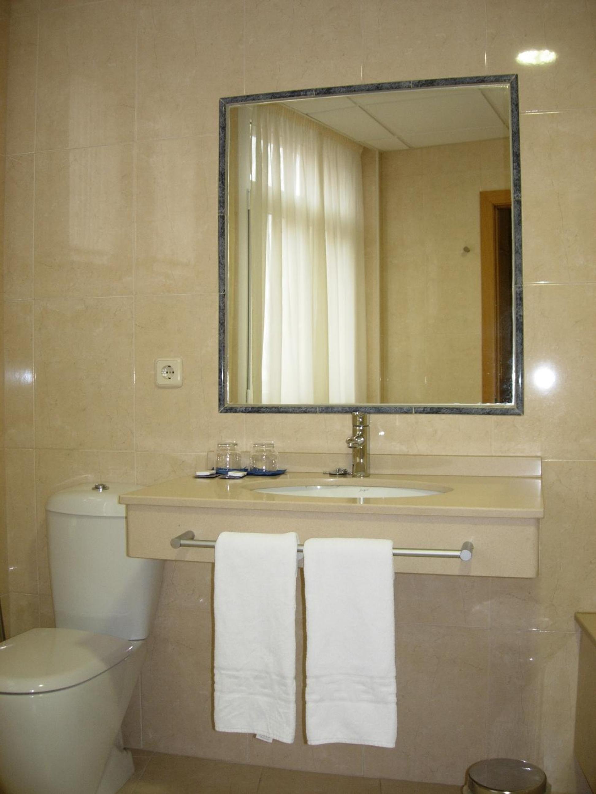 Family Room (2 Adults + 2 Children under 12 years old) photo 2