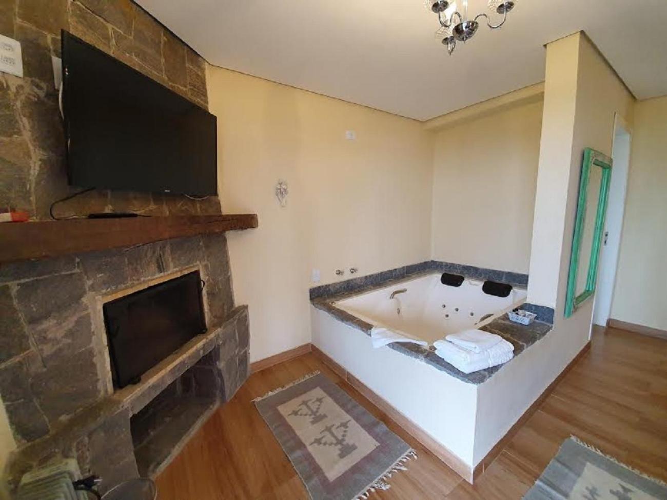 Chalet Superior with Spa Bath and Fireplace photo 2