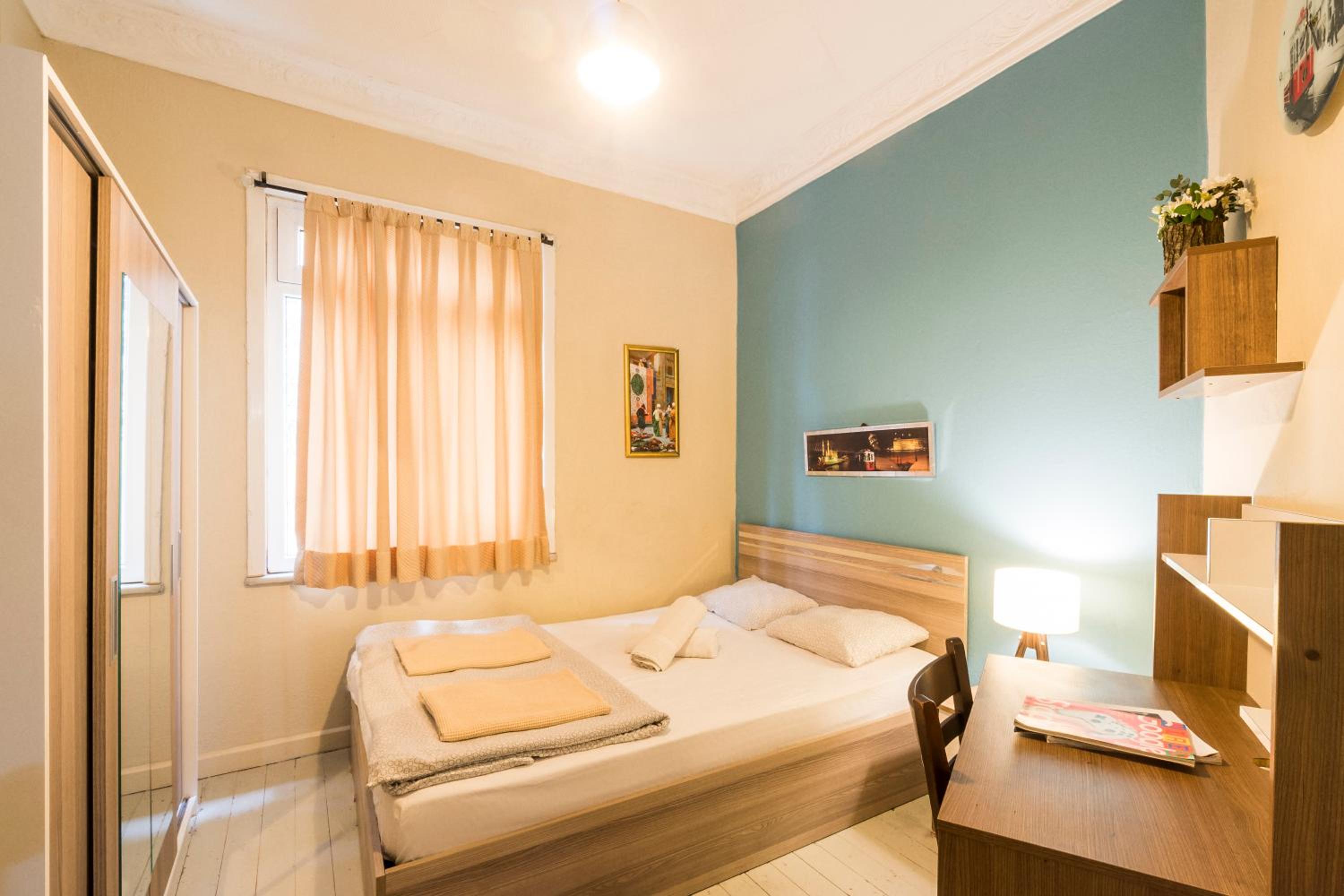 Double Room With Shared Bathroom photo 2